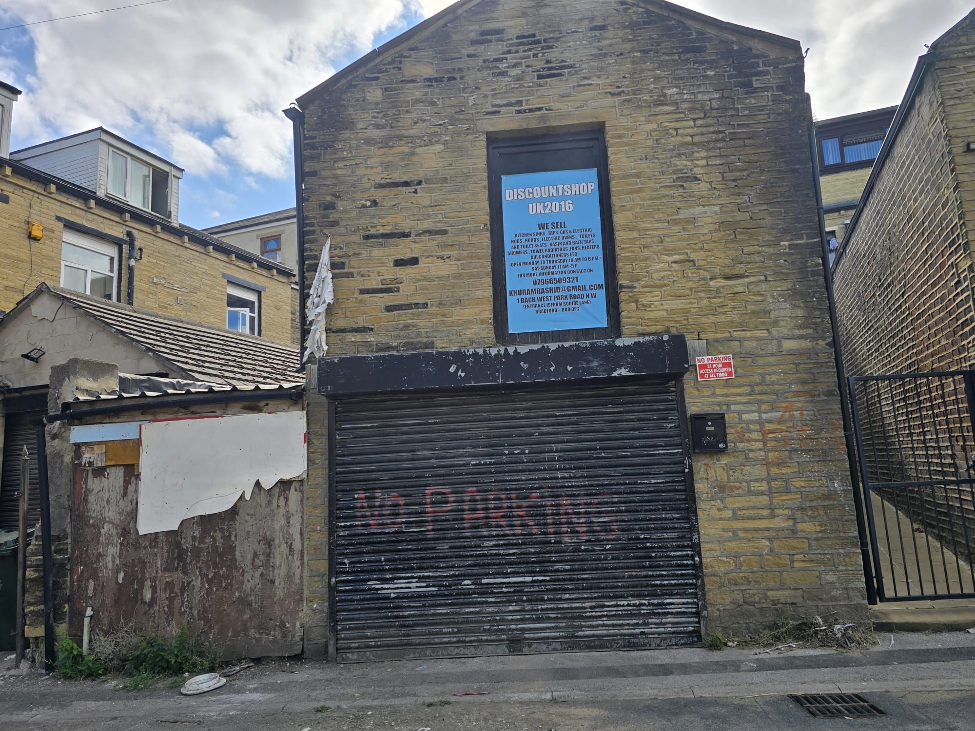 Detached House For Sale in Bradford - Property photograph.