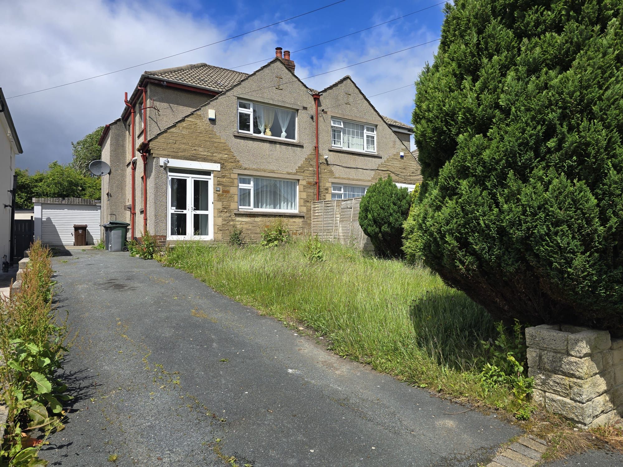 3 bedroom semi-detached house For Sale in Bradford - Property photograph.