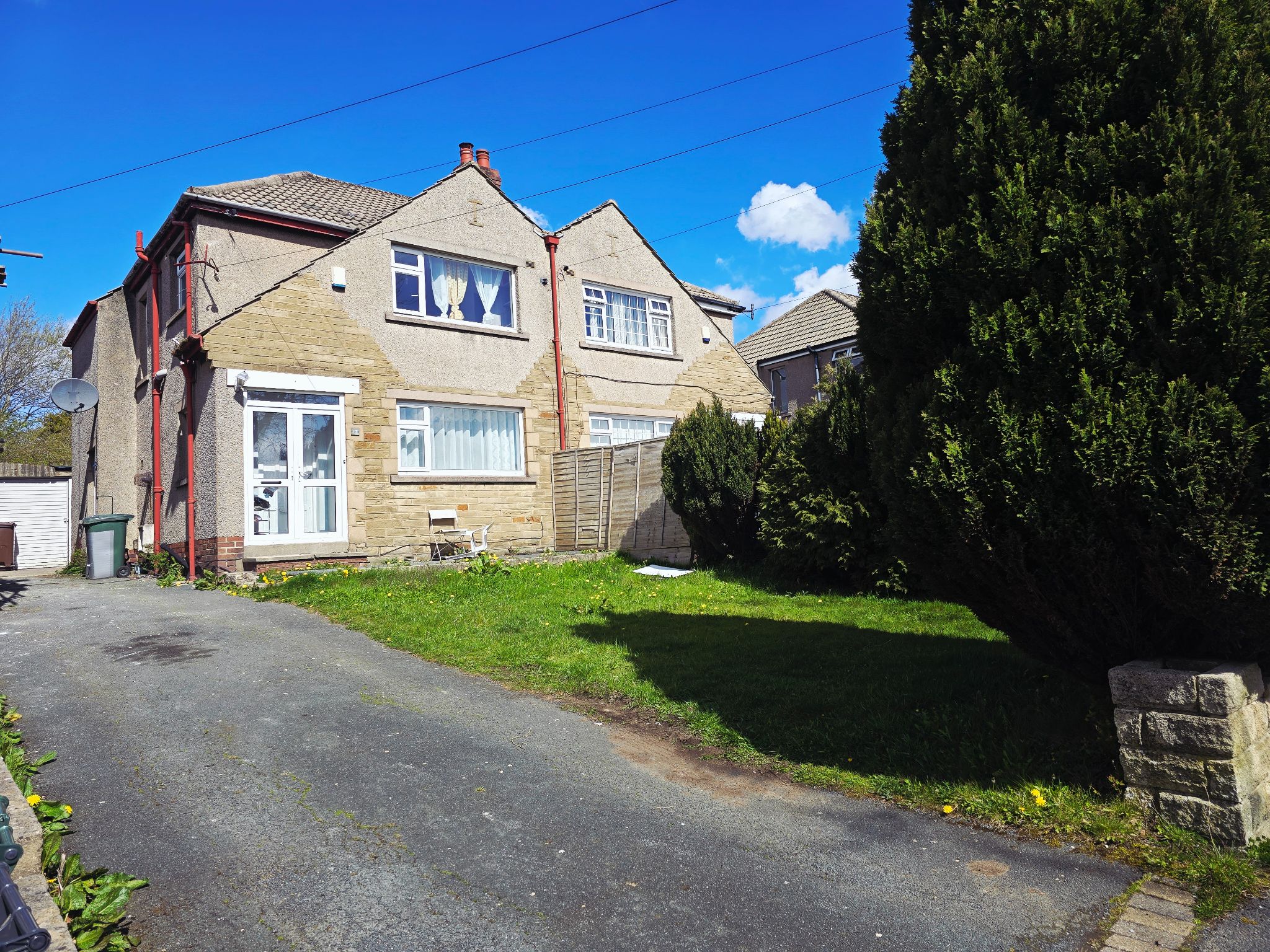 3 bedroom semi-detached house For Sale in Bradford - Photograph 1.