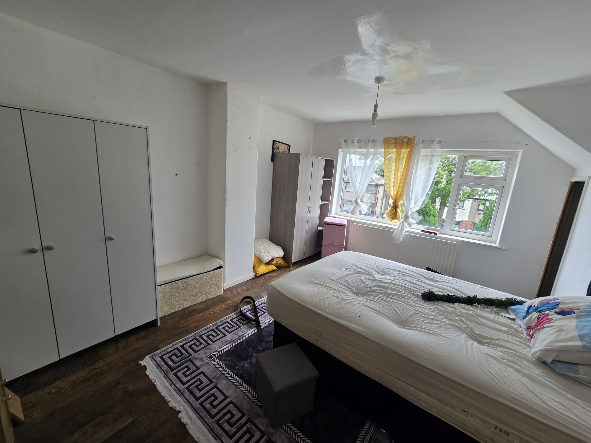 3 bedroom semi-detached house For Sale in Bradford - Property photograph.
