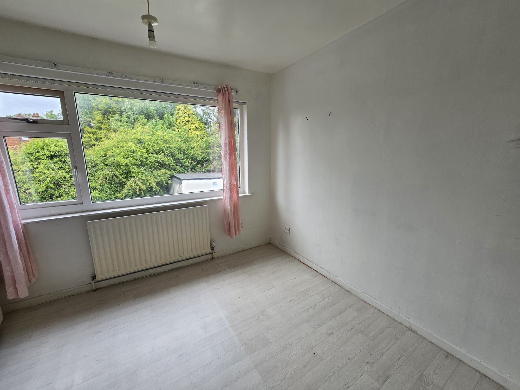 3 bedroom semi-detached house For Sale in Bradford - Property photograph.