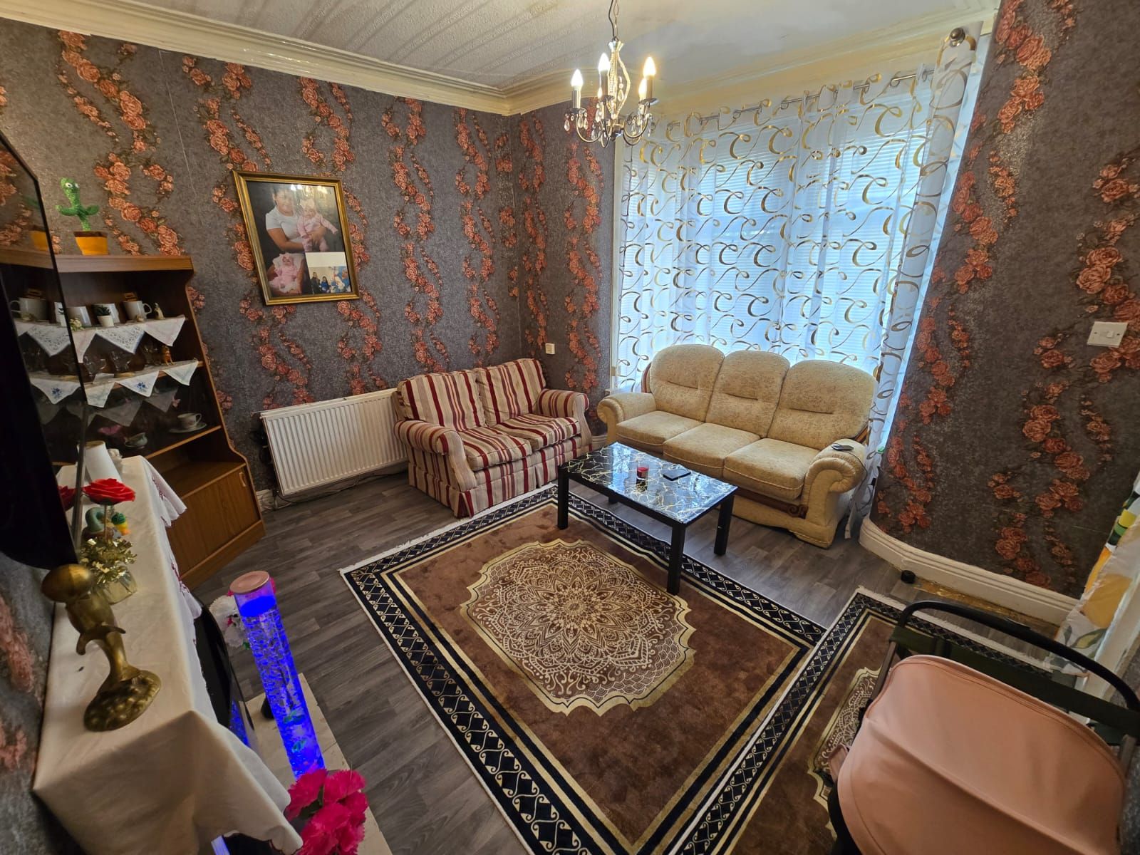 2 bedroom end terraced house For Sale in Bradford - Property photograph.