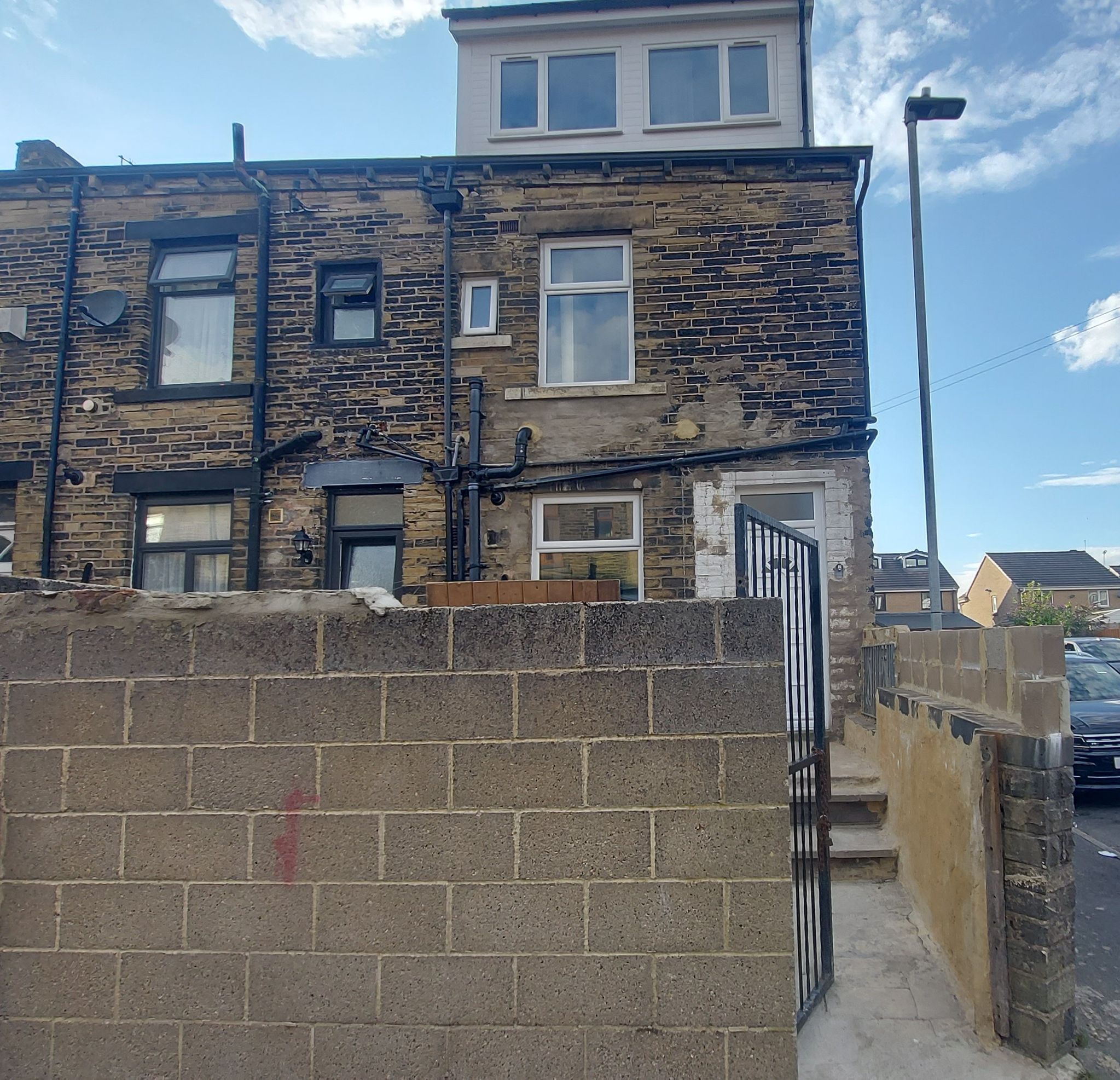 4 bedroom end terraced house To Let in Bradford - Property photograph.