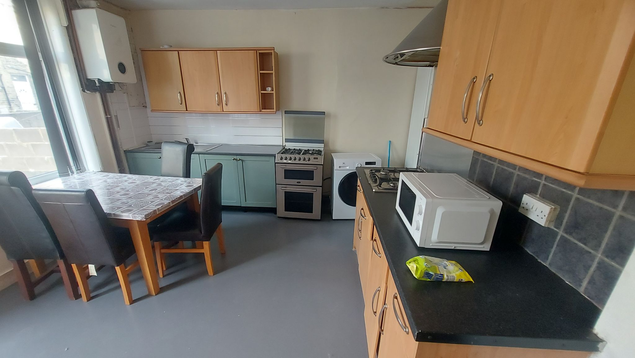 4 bedroom end terraced house To Let in Bradford - Property photograph.