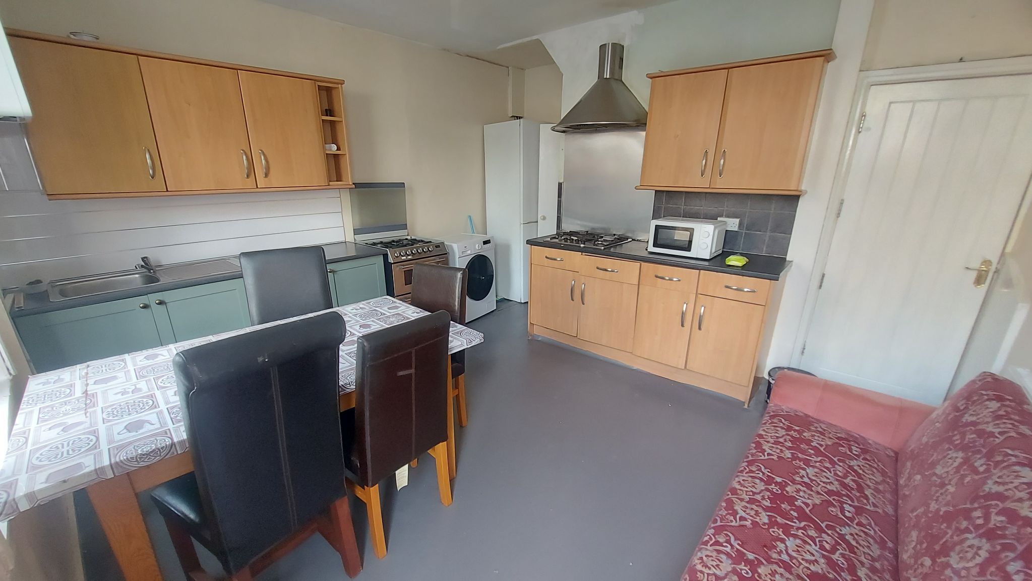 4 bedroom end terraced house To Let in Bradford - Property photograph.