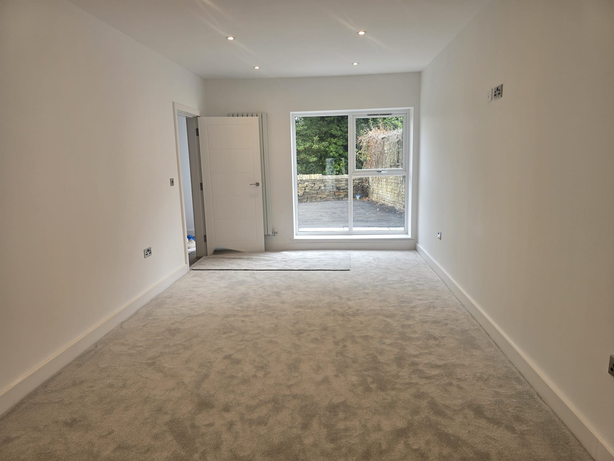 4 bedroom detached house For Sale in Bradford - Property photograph.
