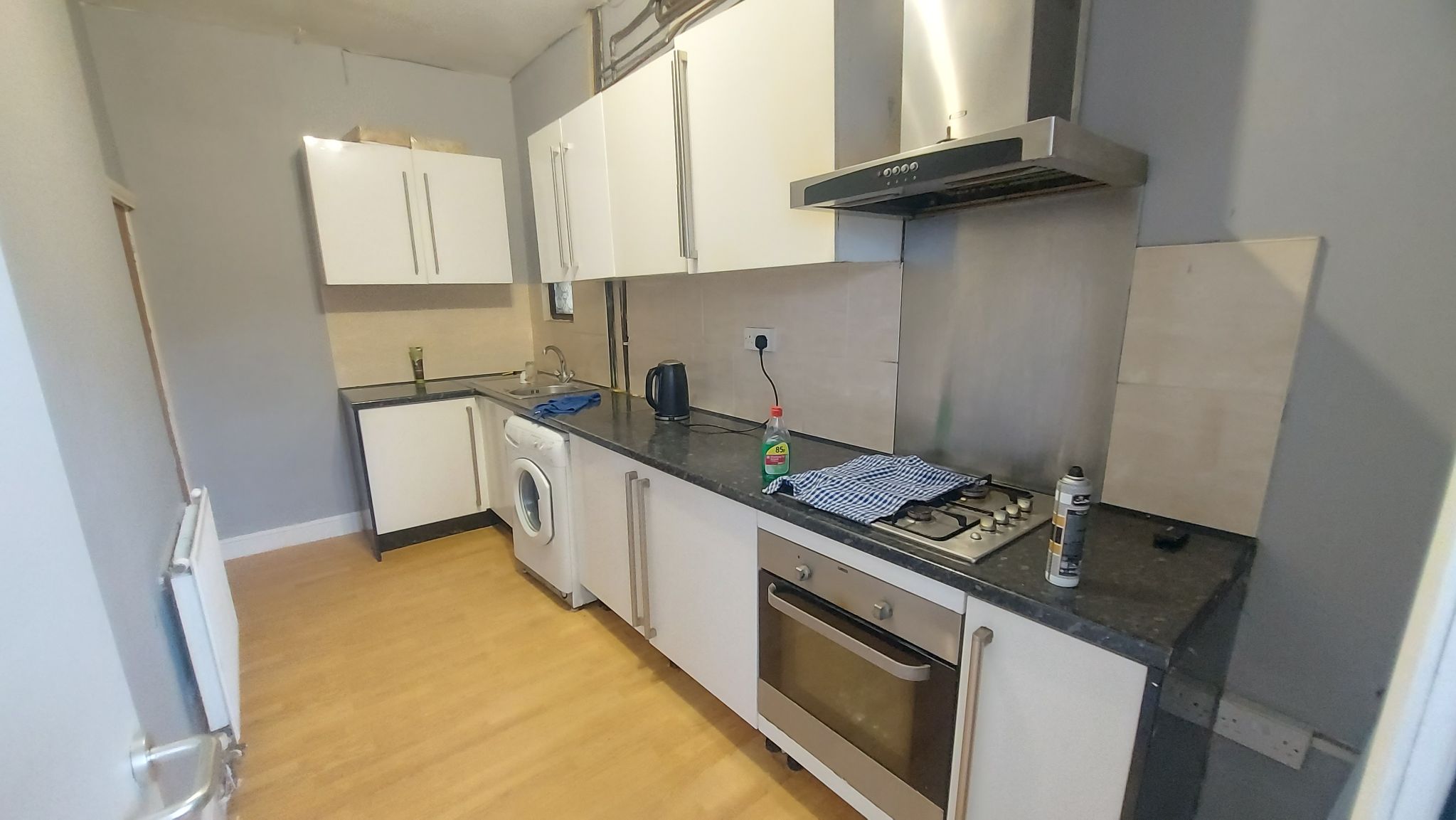 4 bedroom mid terraced house To Let in Bradford - Property photograph.