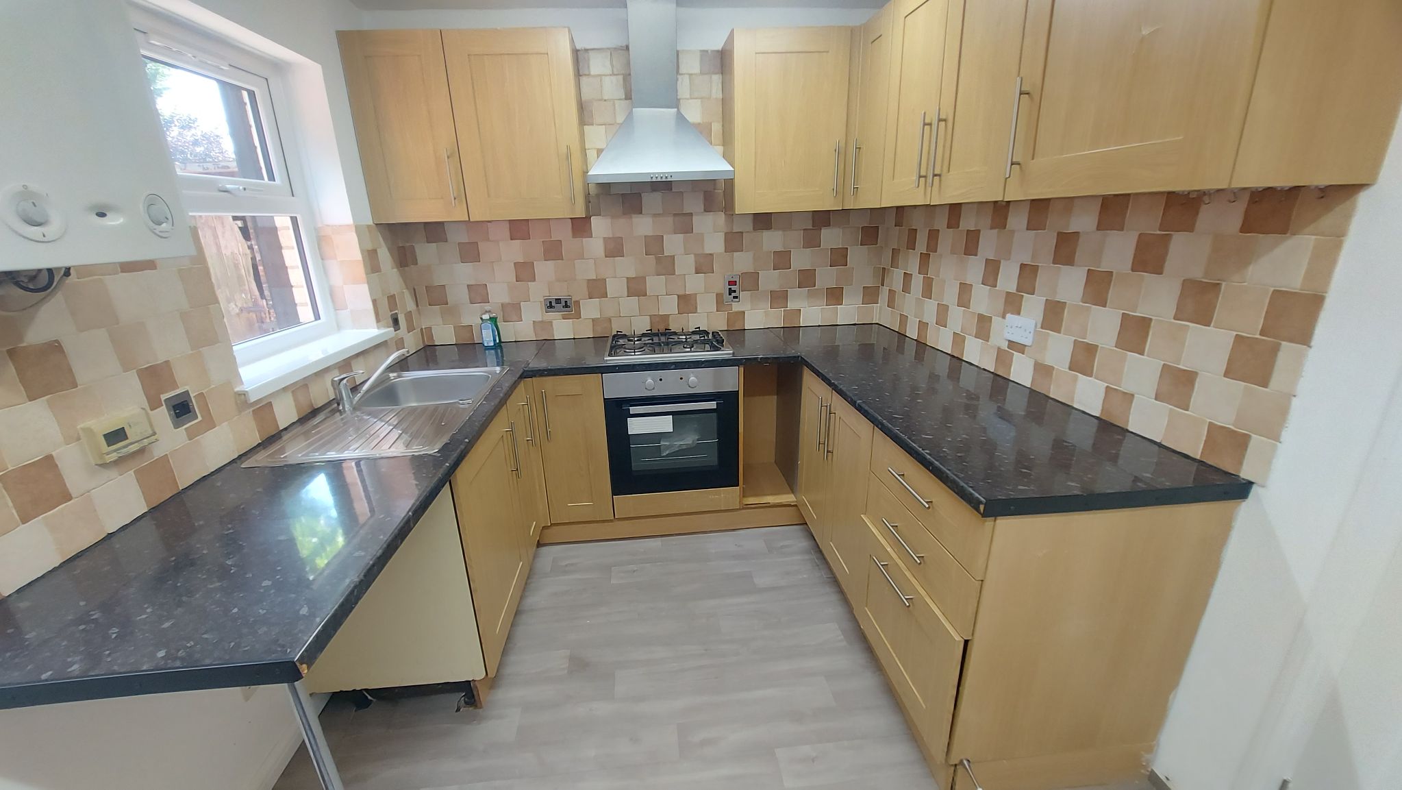 2 bedroom semi-detached house To Let in Bradford - Property photograph.