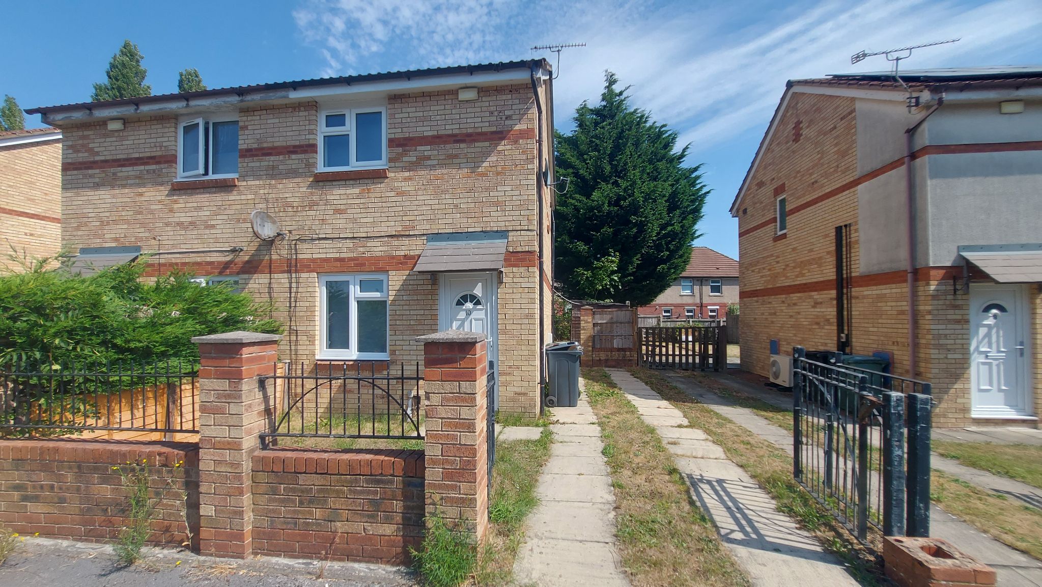 2 bedroom semi-detached house To Let in Bradford - Property photograph.