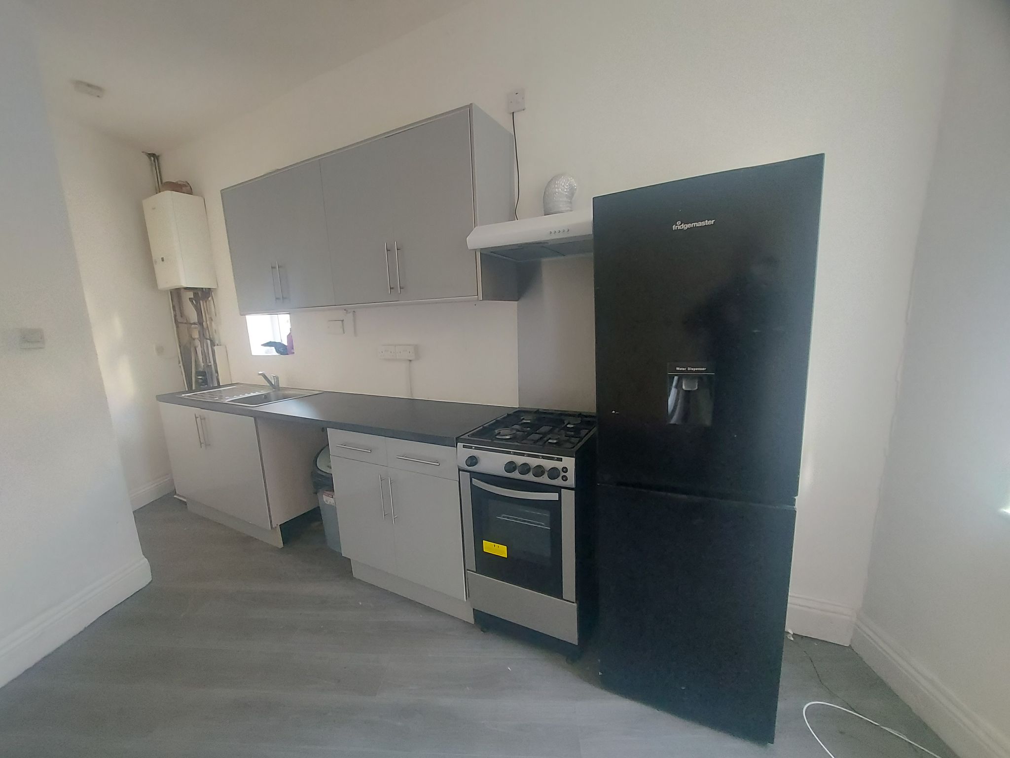 2 bedroom mid terraced house To Let in Bradford - Property photograph.