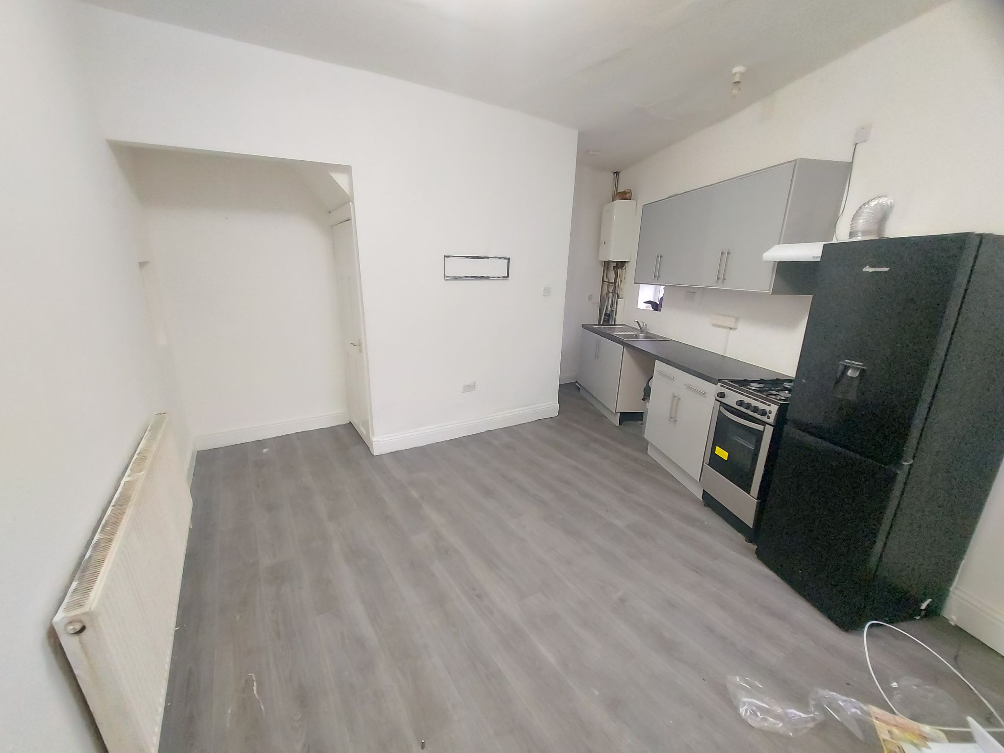 2 bedroom mid terraced house To Let in Bradford - Property photograph.