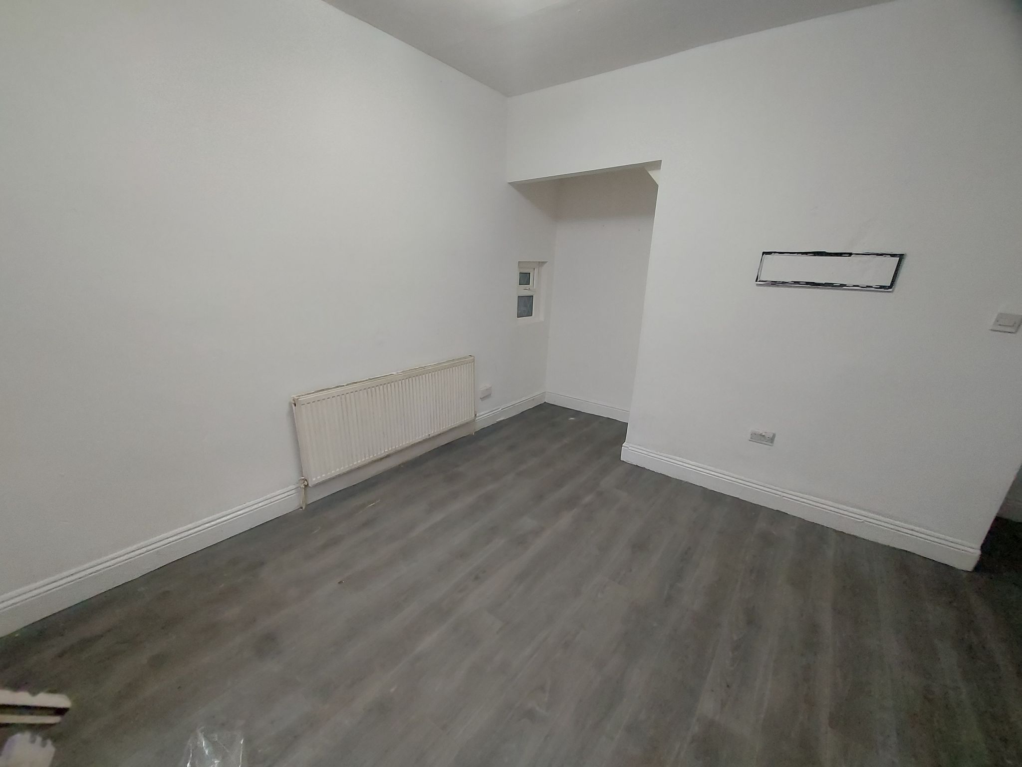 2 bedroom mid terraced house To Let in Bradford - Property photograph.