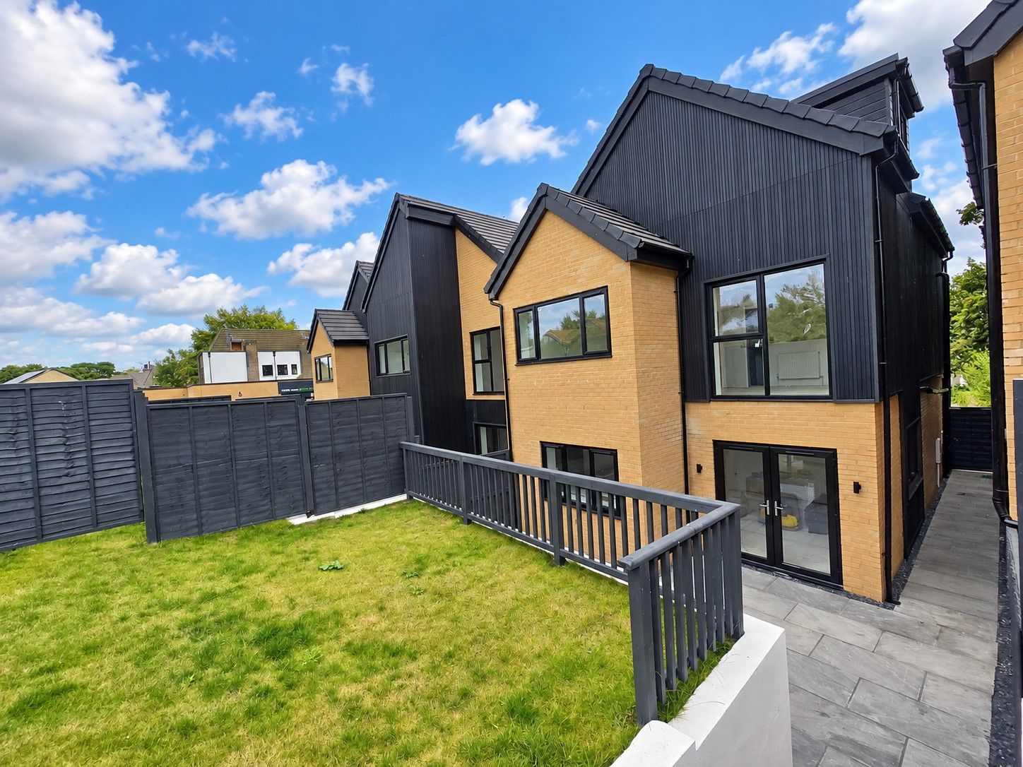 4 bedroom detached house For Sale in Bradford - Property photograph.