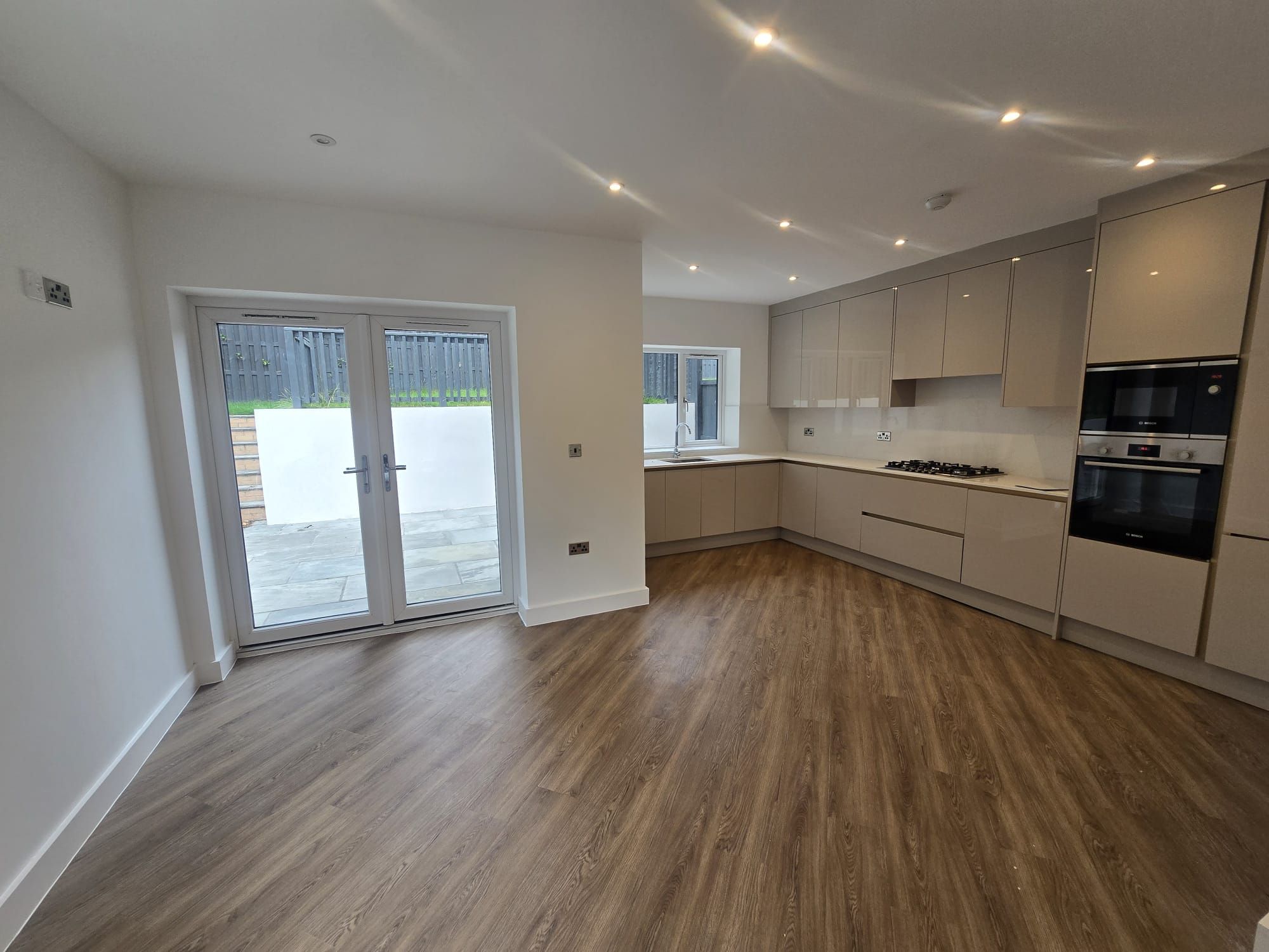 4 bedroom detached house For Sale in Bradford - Property photograph.