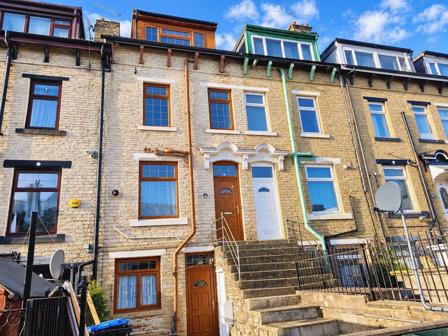 3 bedroom mid terraced house For Sale in Bradford - Photograph 3.
