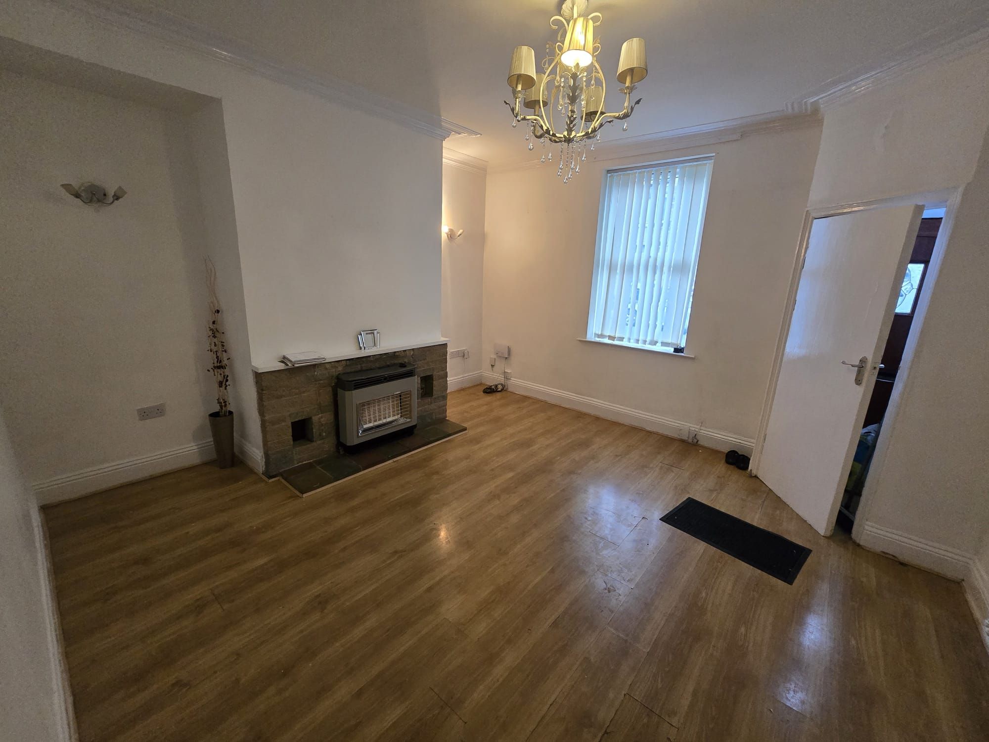 3 bedroom mid terraced house To Let in Bradford - Property photograph.