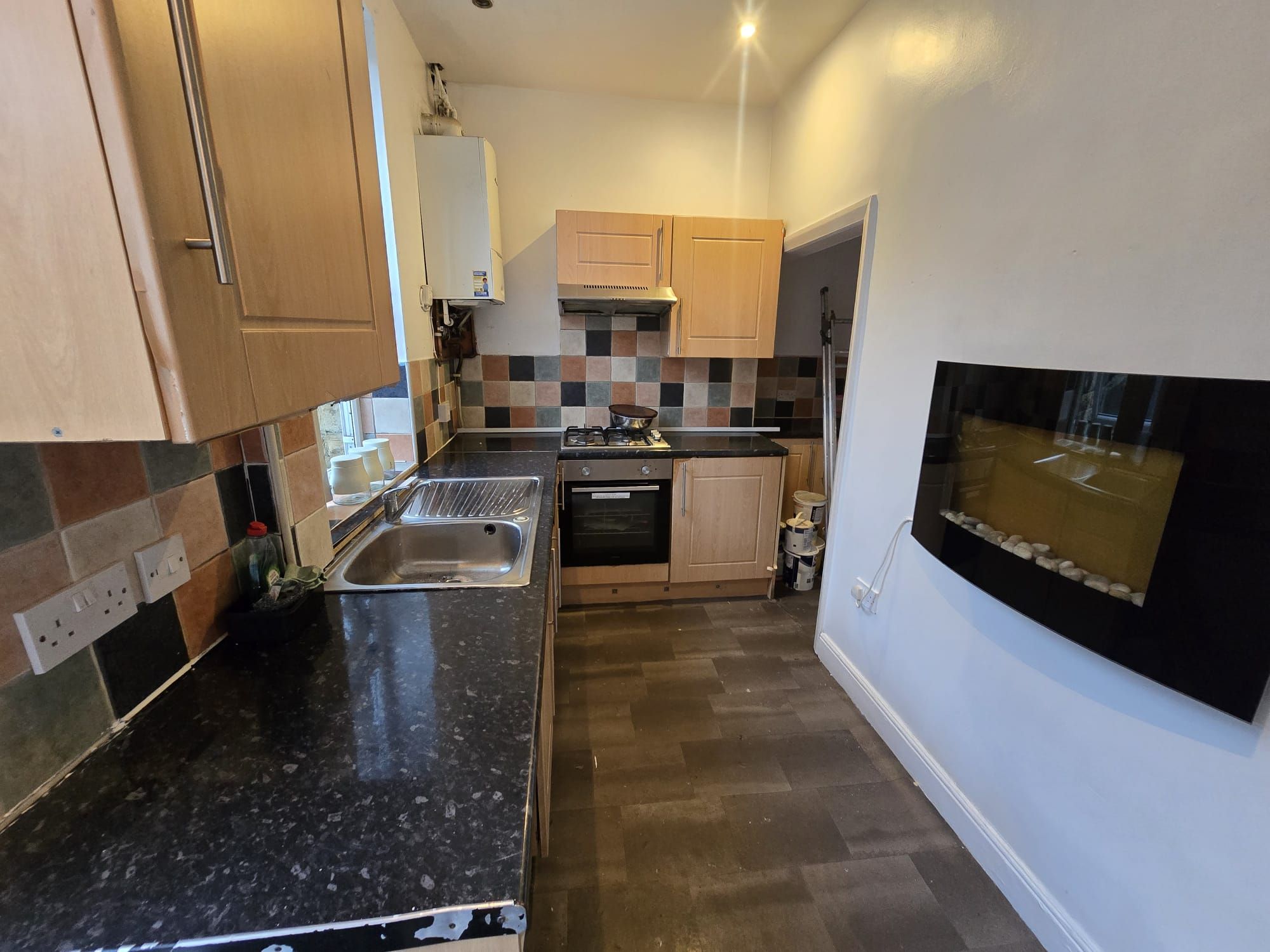 3 bedroom mid terraced house To Let in Bradford - Property photograph.
