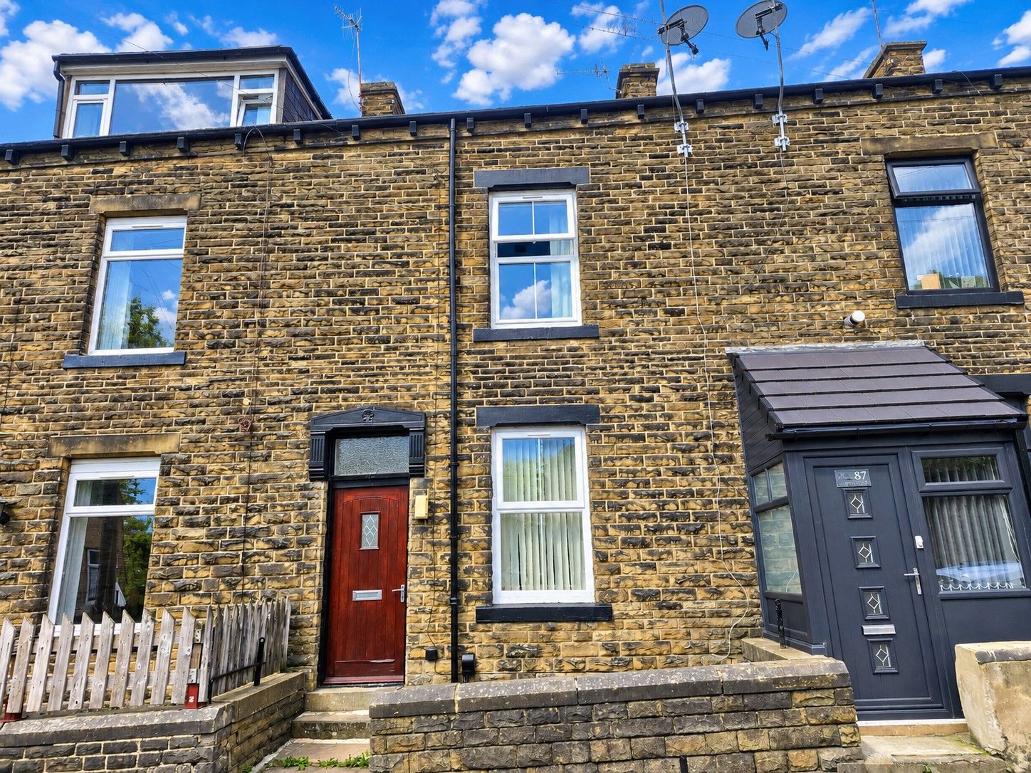3 bedroom mid terraced house To Let in Bradford - Property photograph.