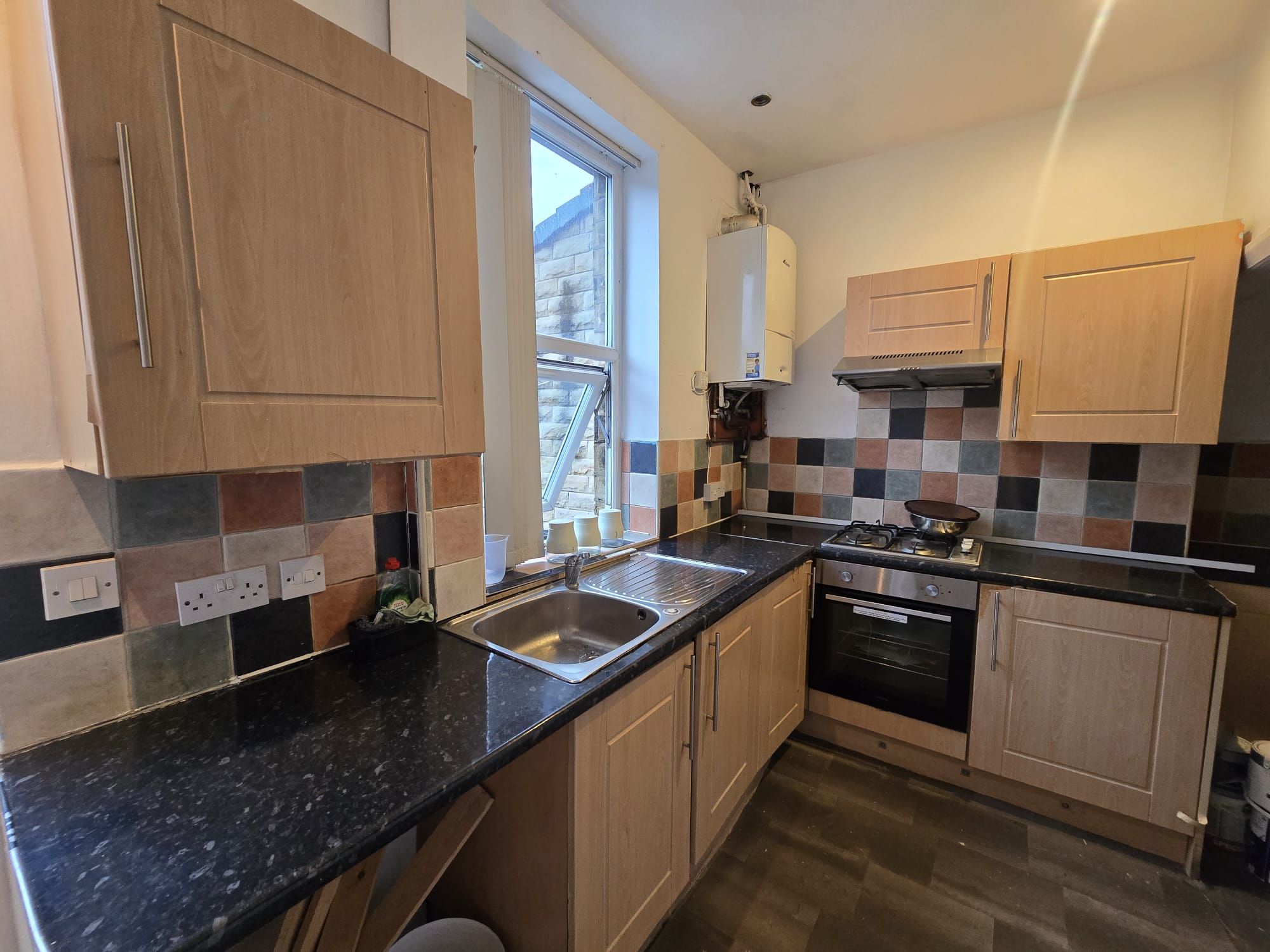 3 bedroom mid terraced house To Let in Bradford - Property photograph.