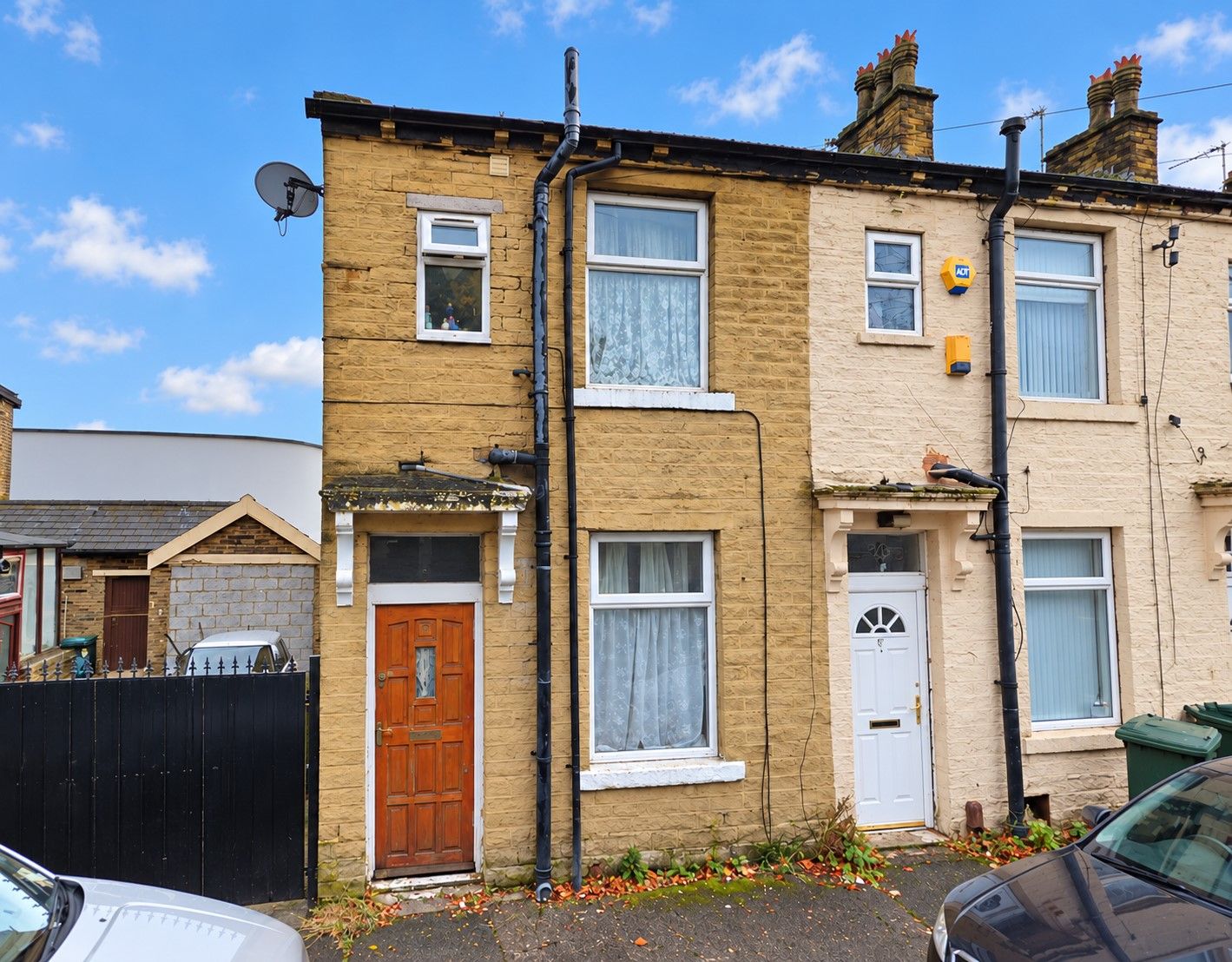3 bedroom end terraced house For Sale in Bradford - Property photograph.