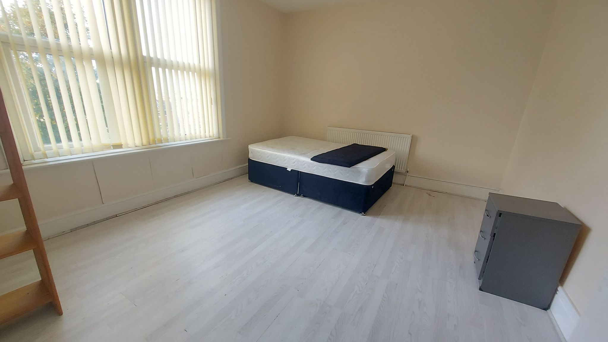 5 bedroom mid terraced house To Let in Bradford - Property photograph.