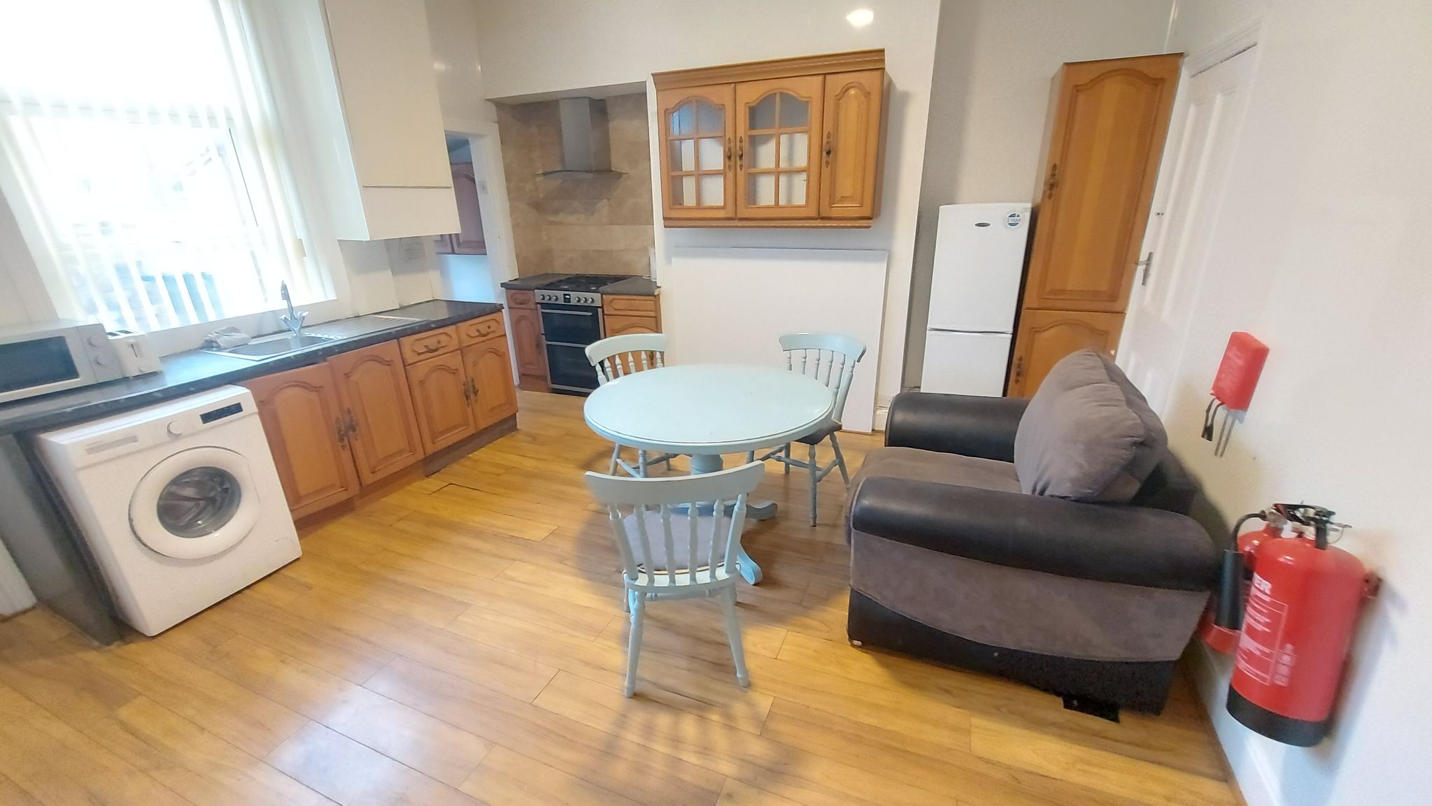 5 bedroom mid terraced house To Let in Bradford - Property photograph.