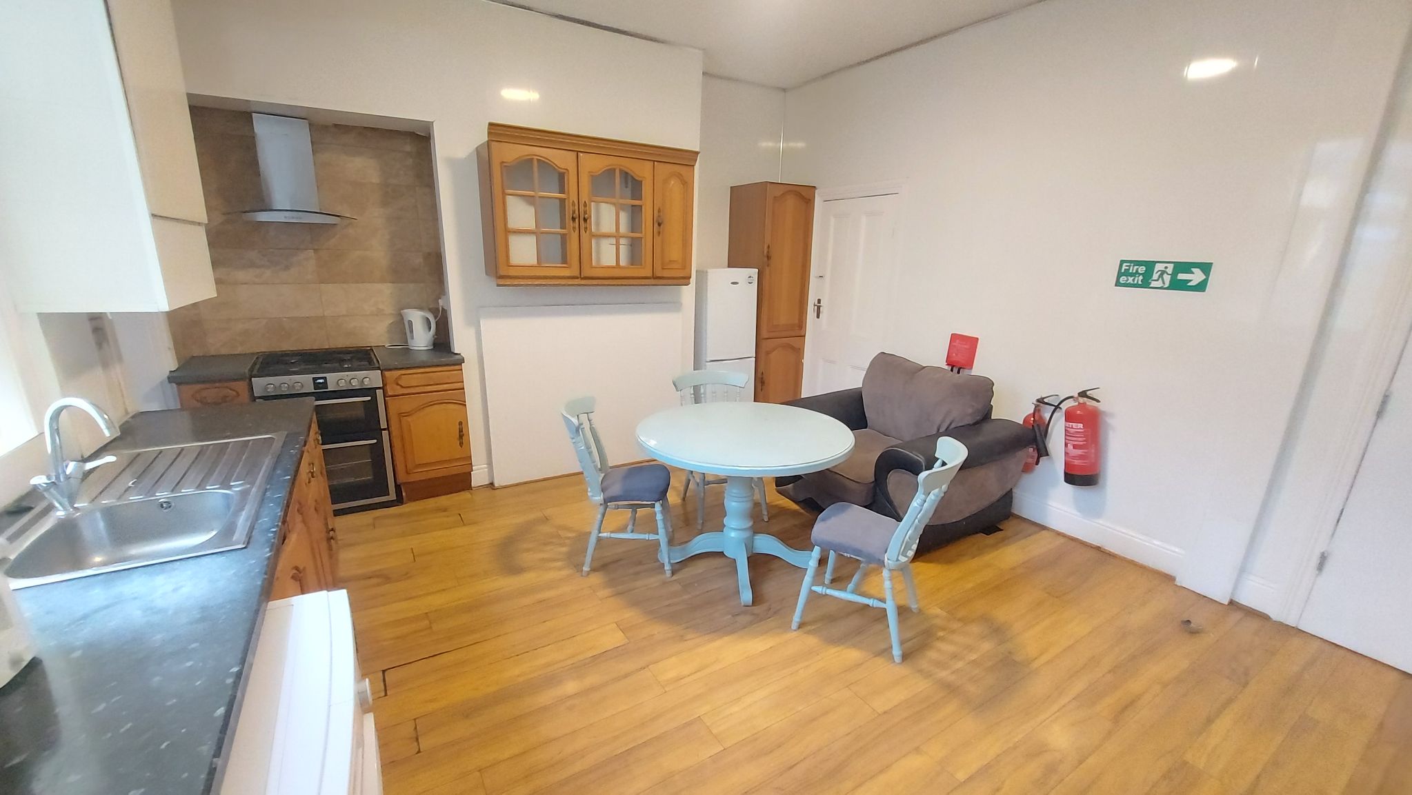 5 bedroom mid terraced house To Let in Bradford - Property photograph.