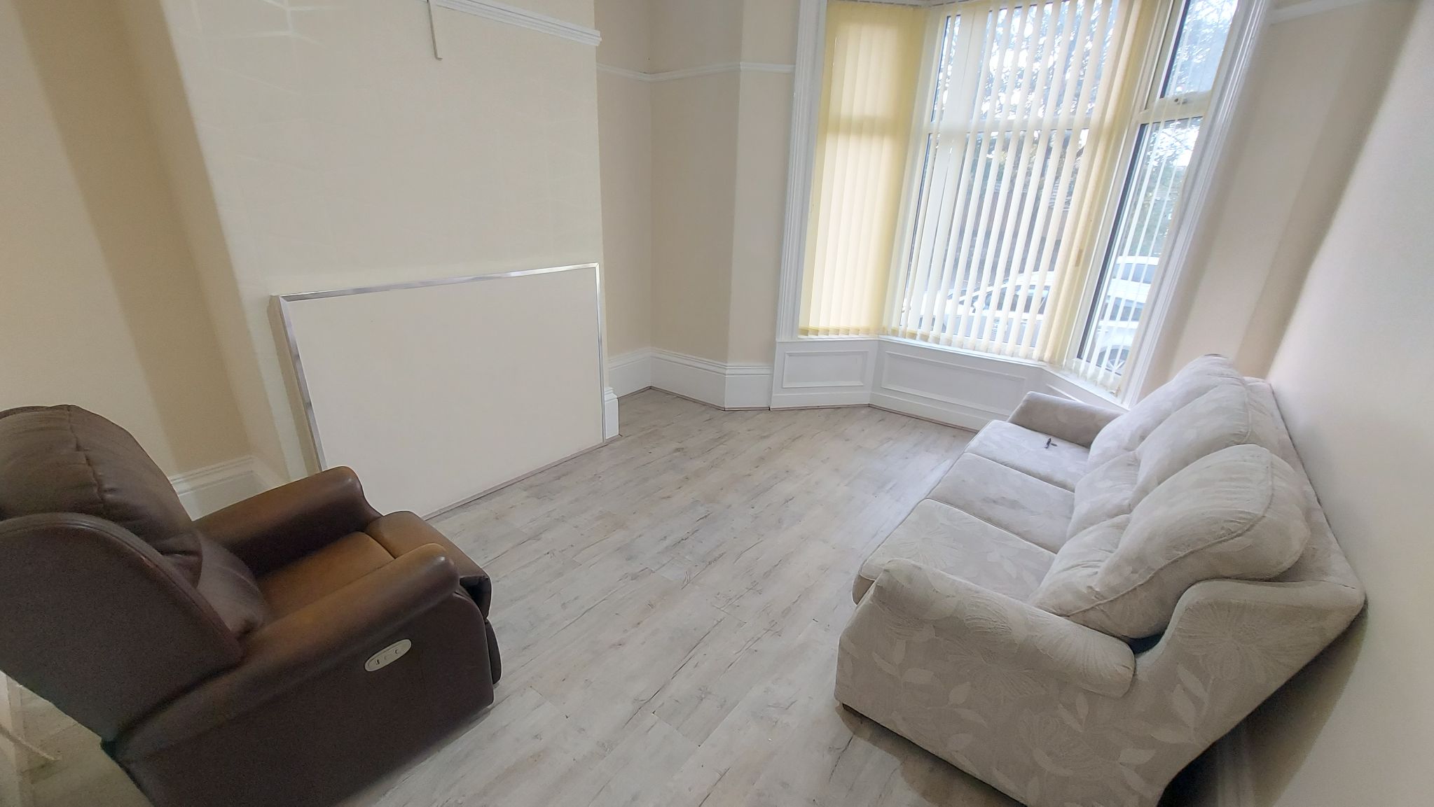 5 bedroom mid terraced house To Let in Bradford - Property photograph.