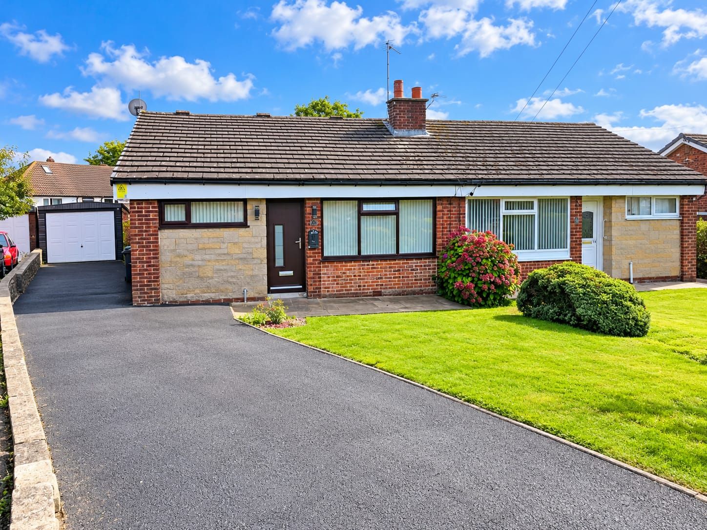 3 bedroom semi-detached bungalow To Let in Bradford - Property photograph.