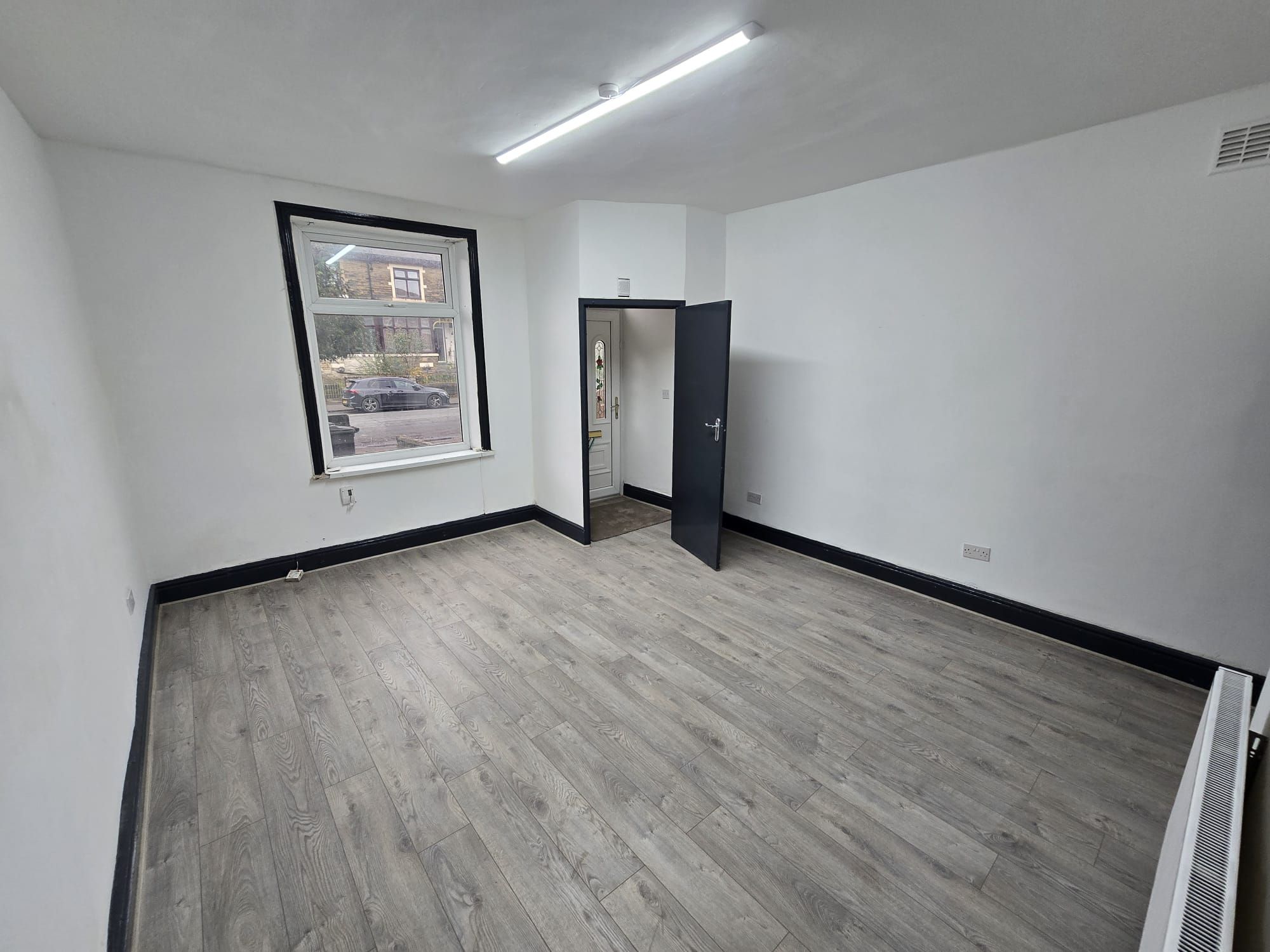 3 bedroom mid terraced house For Sale in Bradford - Property photograph.