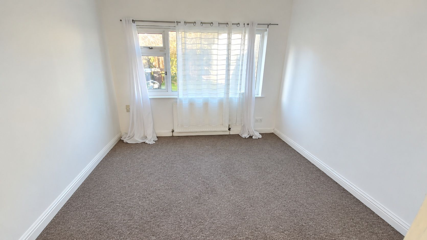 3 bedroom semi-detached house To Let in Bradford - Property photograph.
