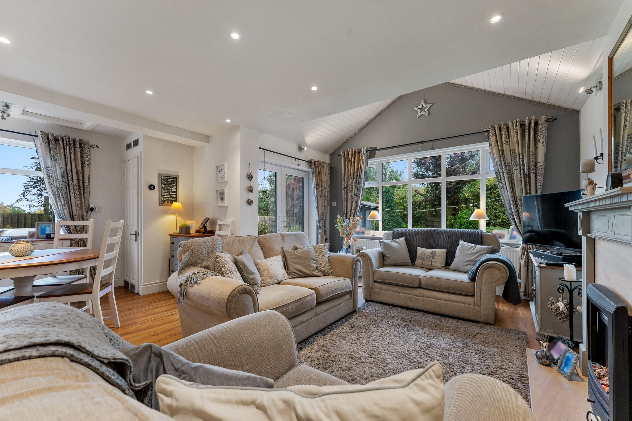 3 bedroom detached house Sale Agreed in Bolton - Photograph 22.