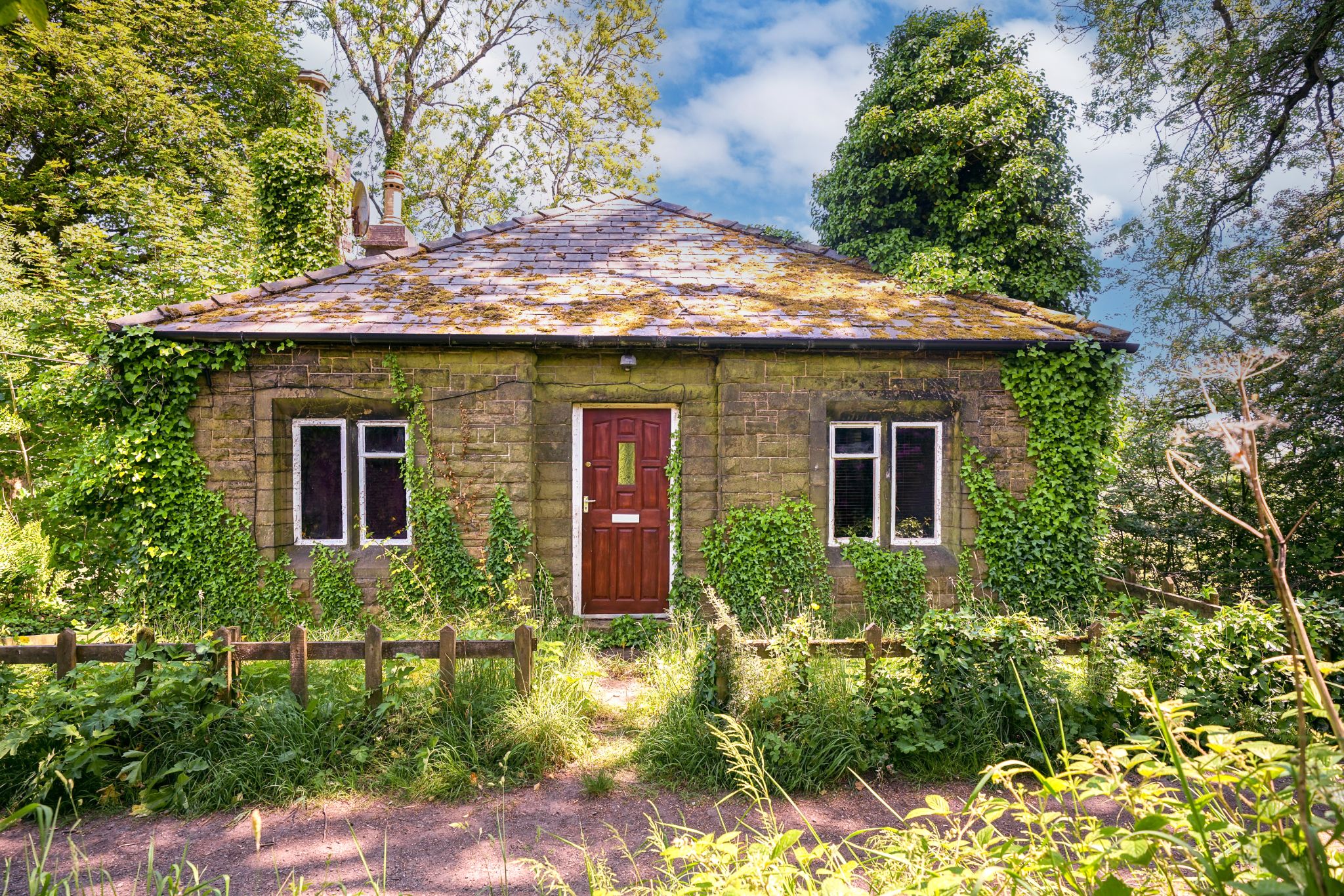 2 bedroom detached bungalow Sale Agreed in Bolton - Photograph 8.