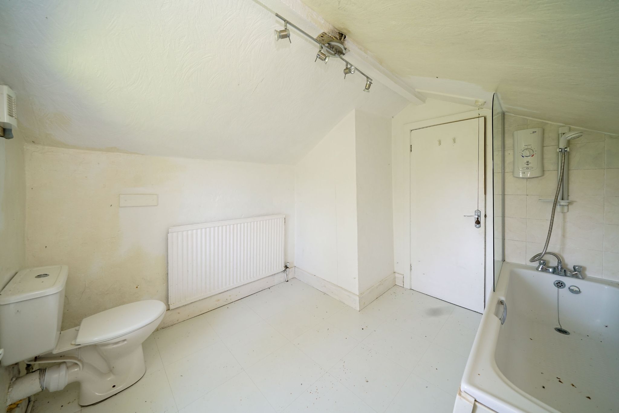 2 bedroom detached bungalow Sale Agreed in Bolton - Photograph 22.