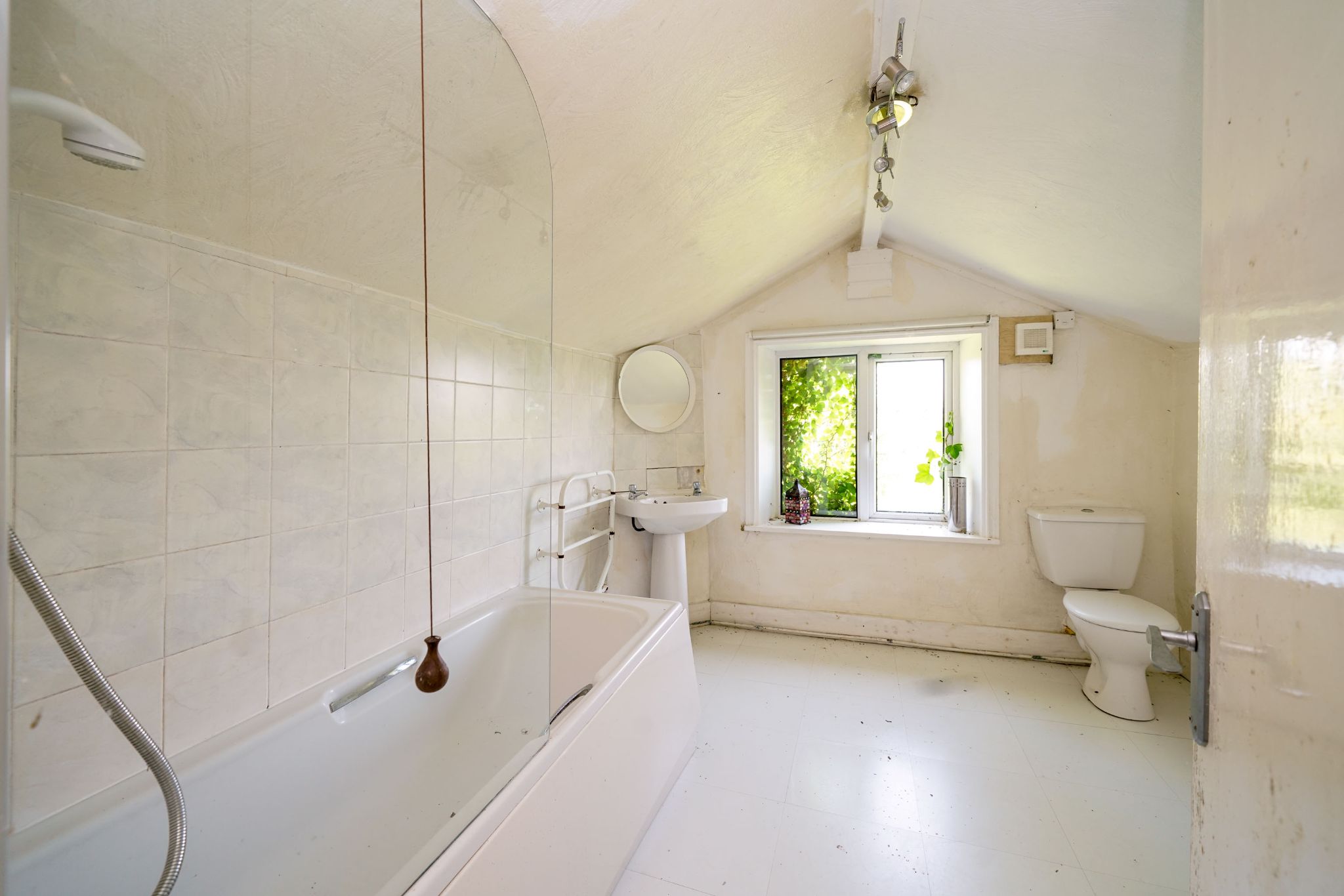 2 bedroom detached bungalow Sale Agreed in Bolton - Photograph 21.