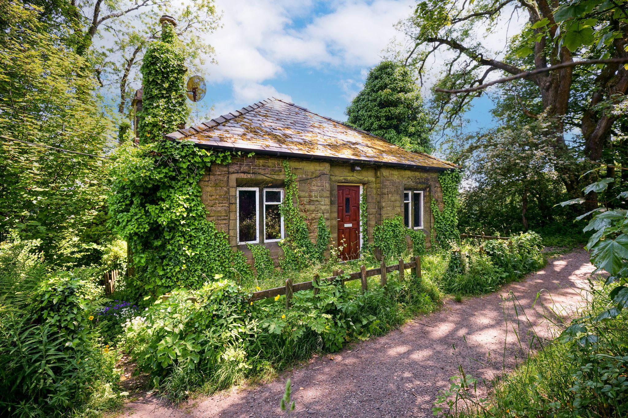 2 bedroom detached bungalow Sale Agreed in Bolton - Photograph 7.