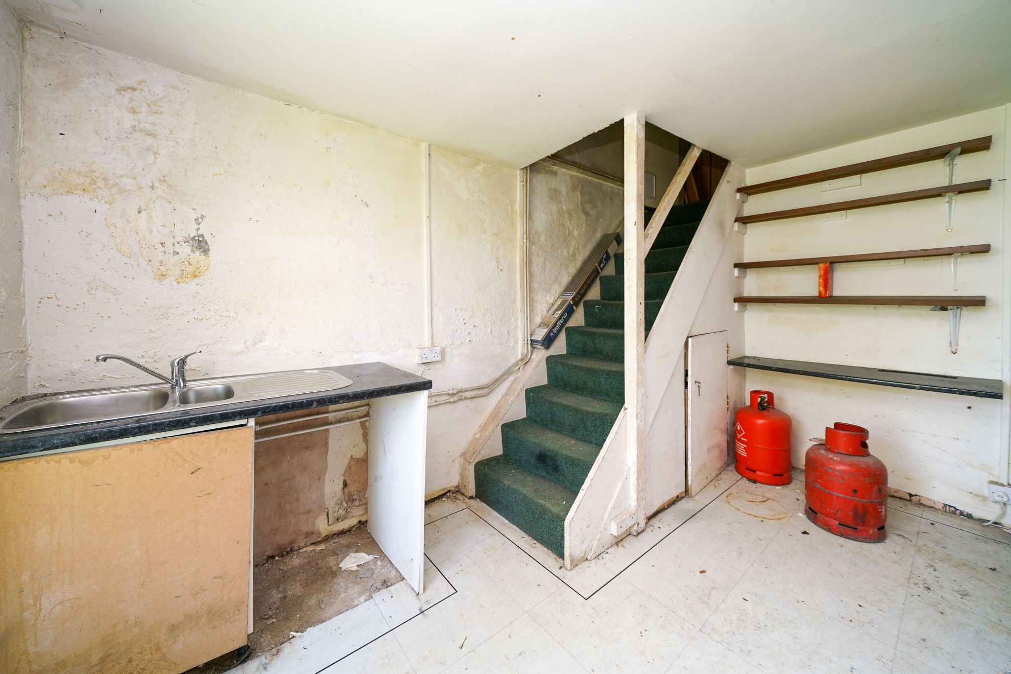2 bedroom detached bungalow Sale Agreed in Bolton - Photograph 23.
