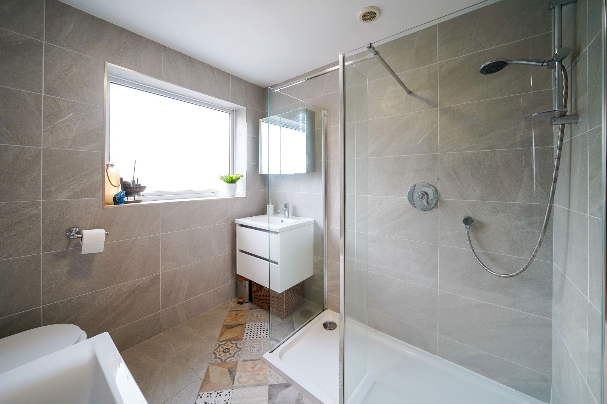 3 bedroom semi-detached house Sale Agreed in Bolton - Photograph 31.