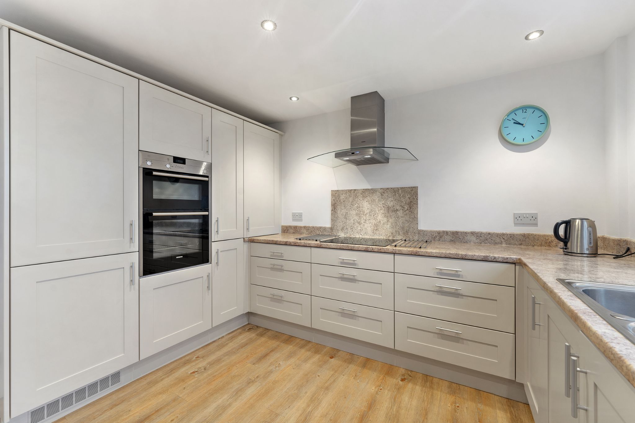 4 bedroom detached house Sale Agreed in Bolton - Photograph 14.