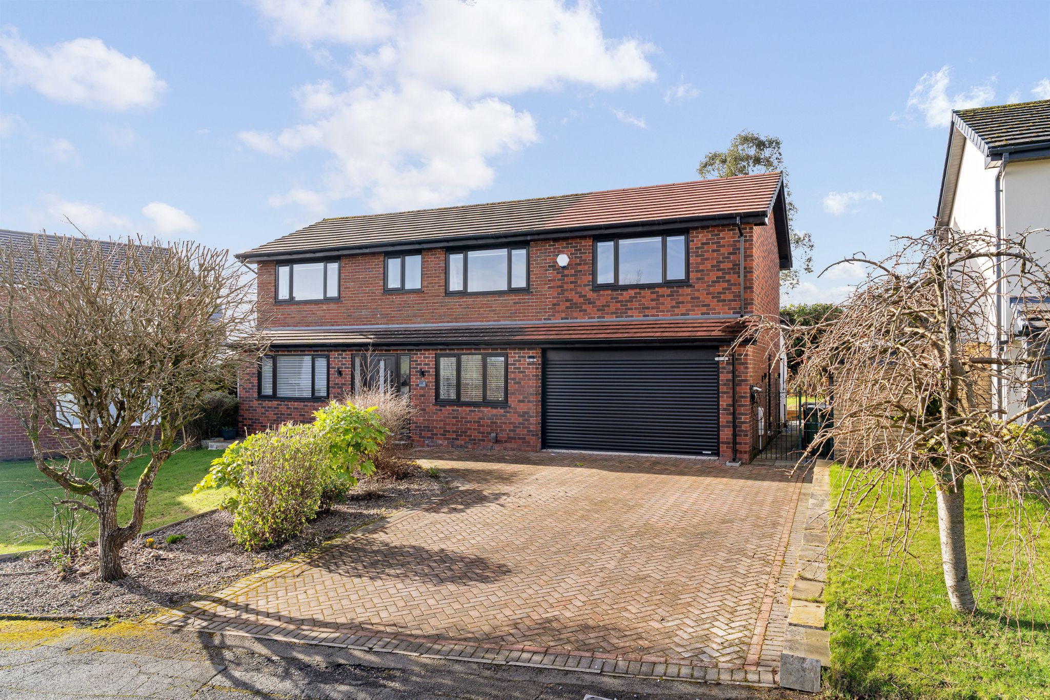 4 bedroom detached house Sale Agreed in Bolton - Photograph 4.