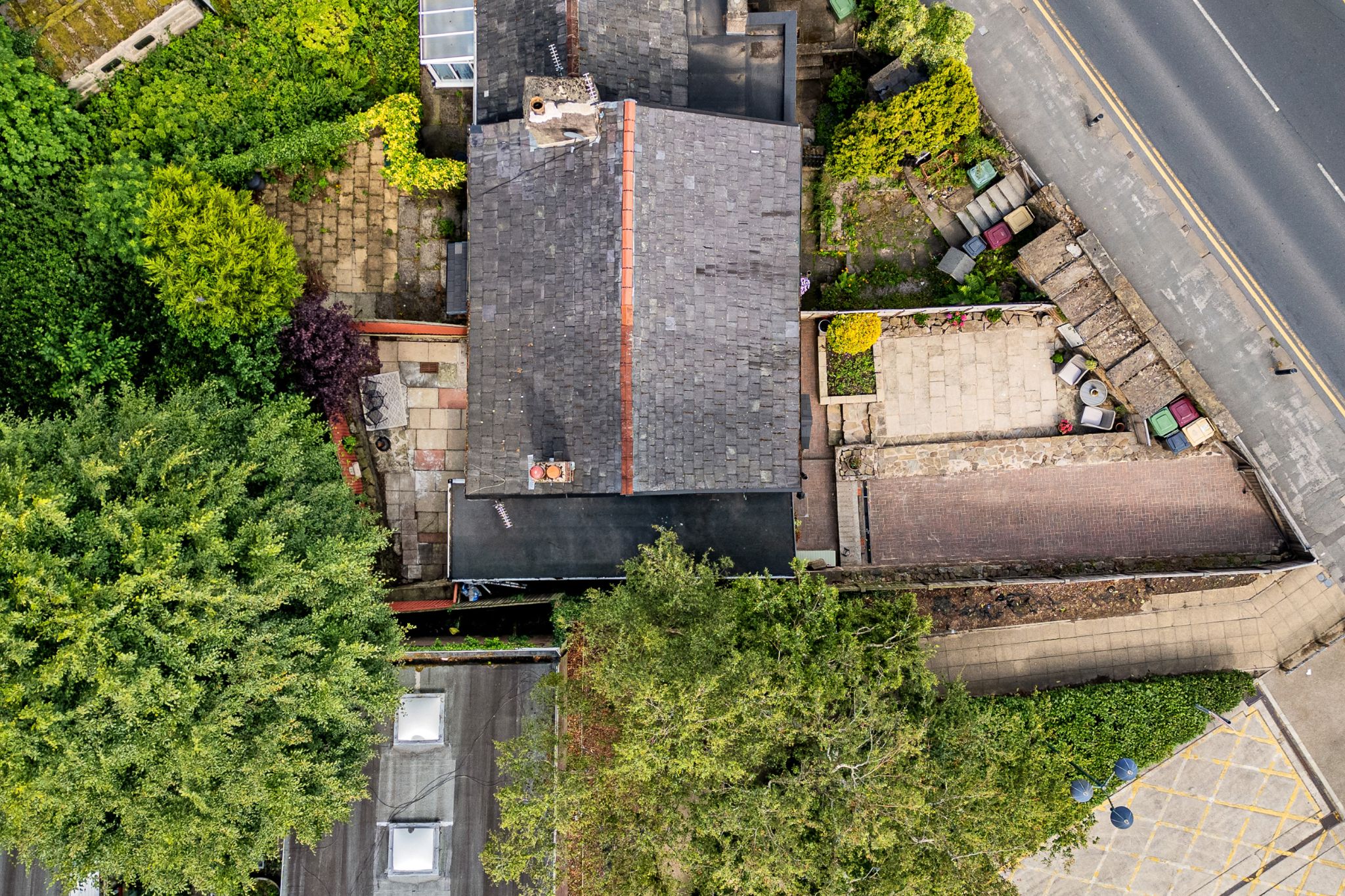 2 bedroom cottage house For Sale in Bolton - Photograph 4.