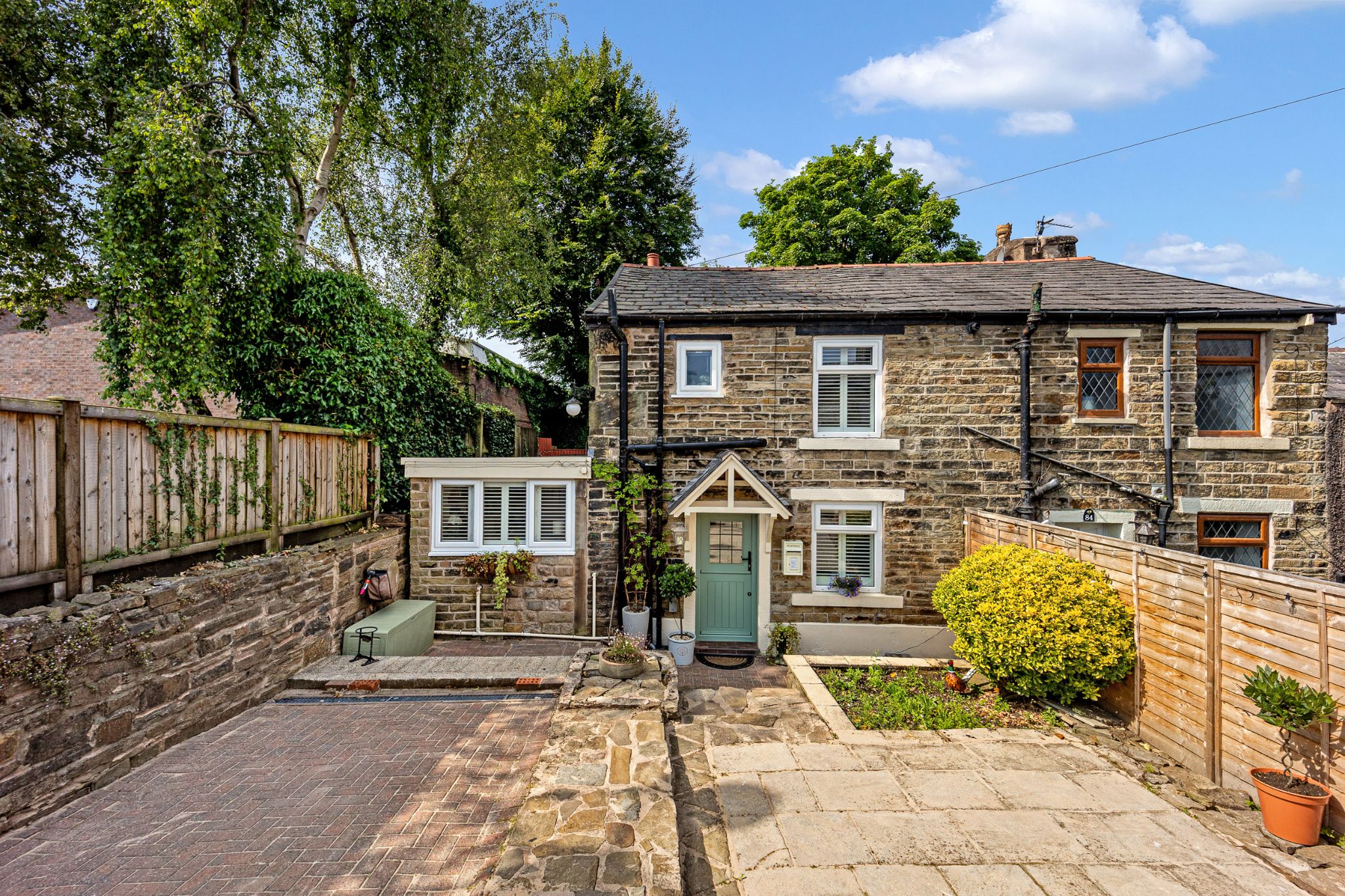 2 bedroom cottage house For Sale in Bolton - Photograph 6.