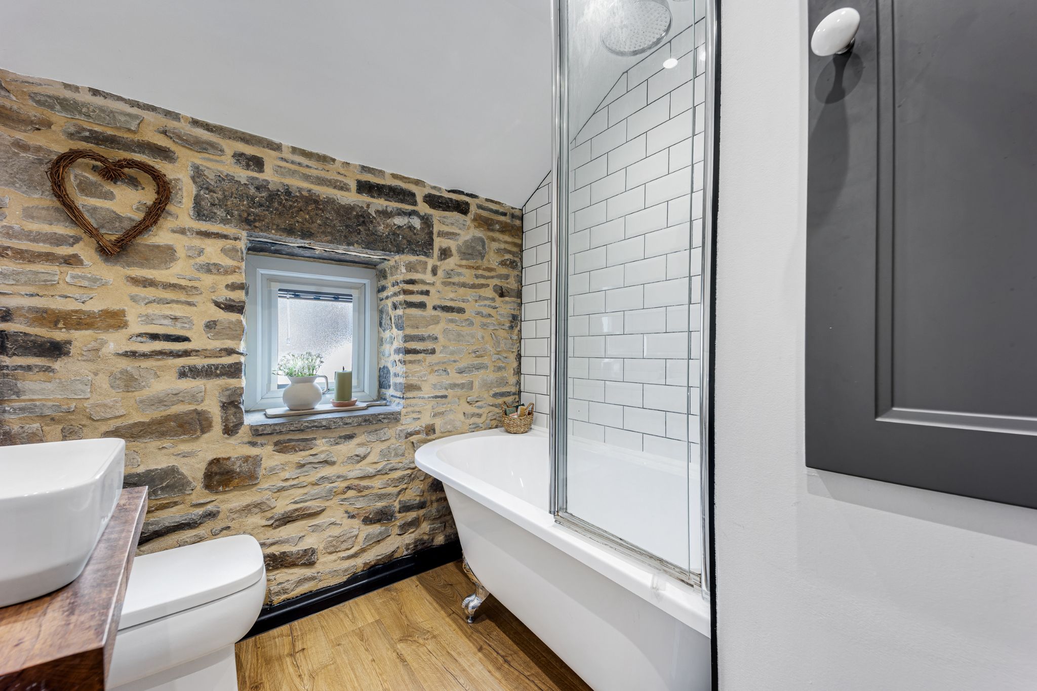 2 bedroom cottage house For Sale in Bolton - Photograph 32.