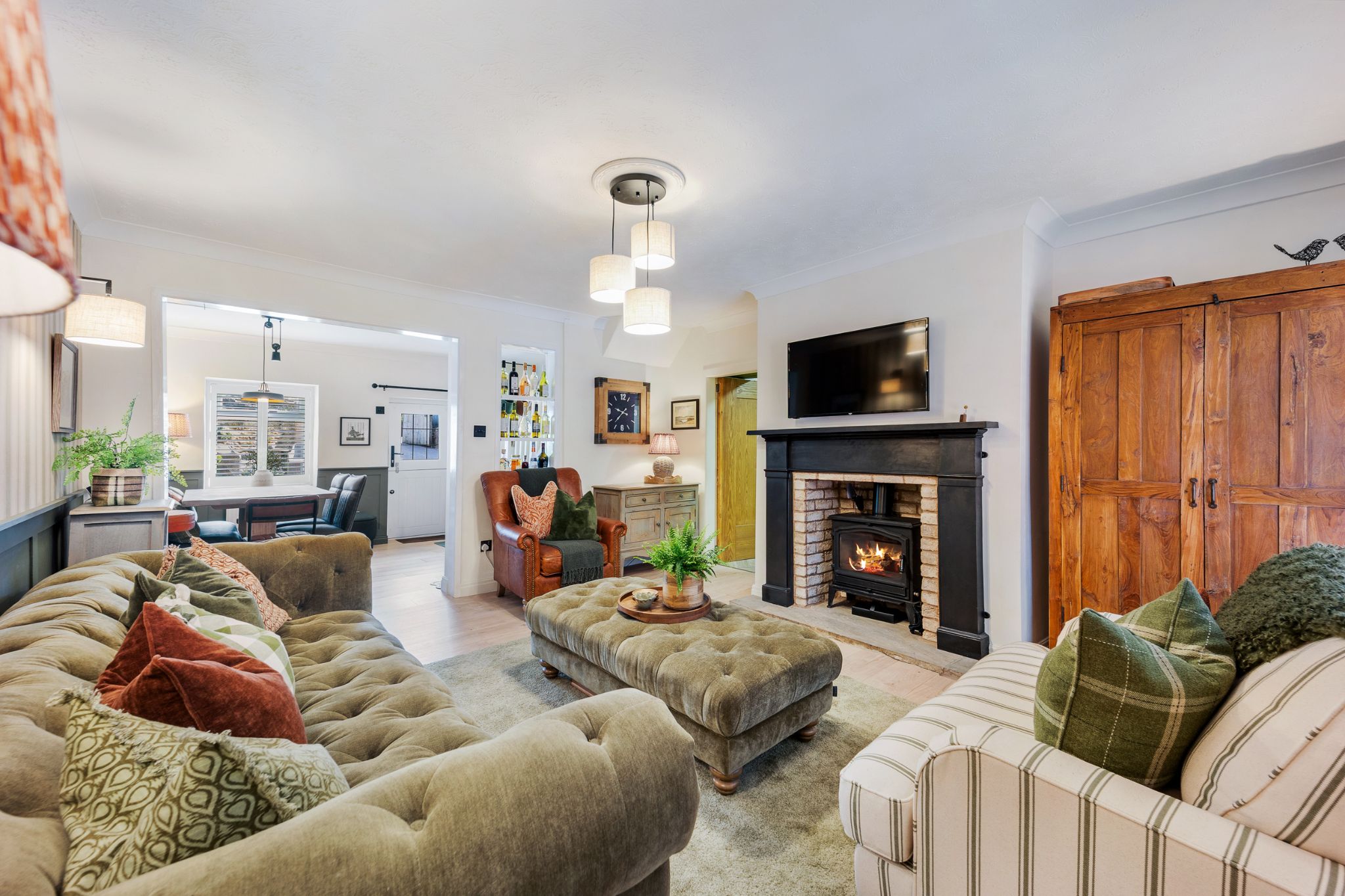 2 bedroom cottage house For Sale in Bolton - Photograph 13.