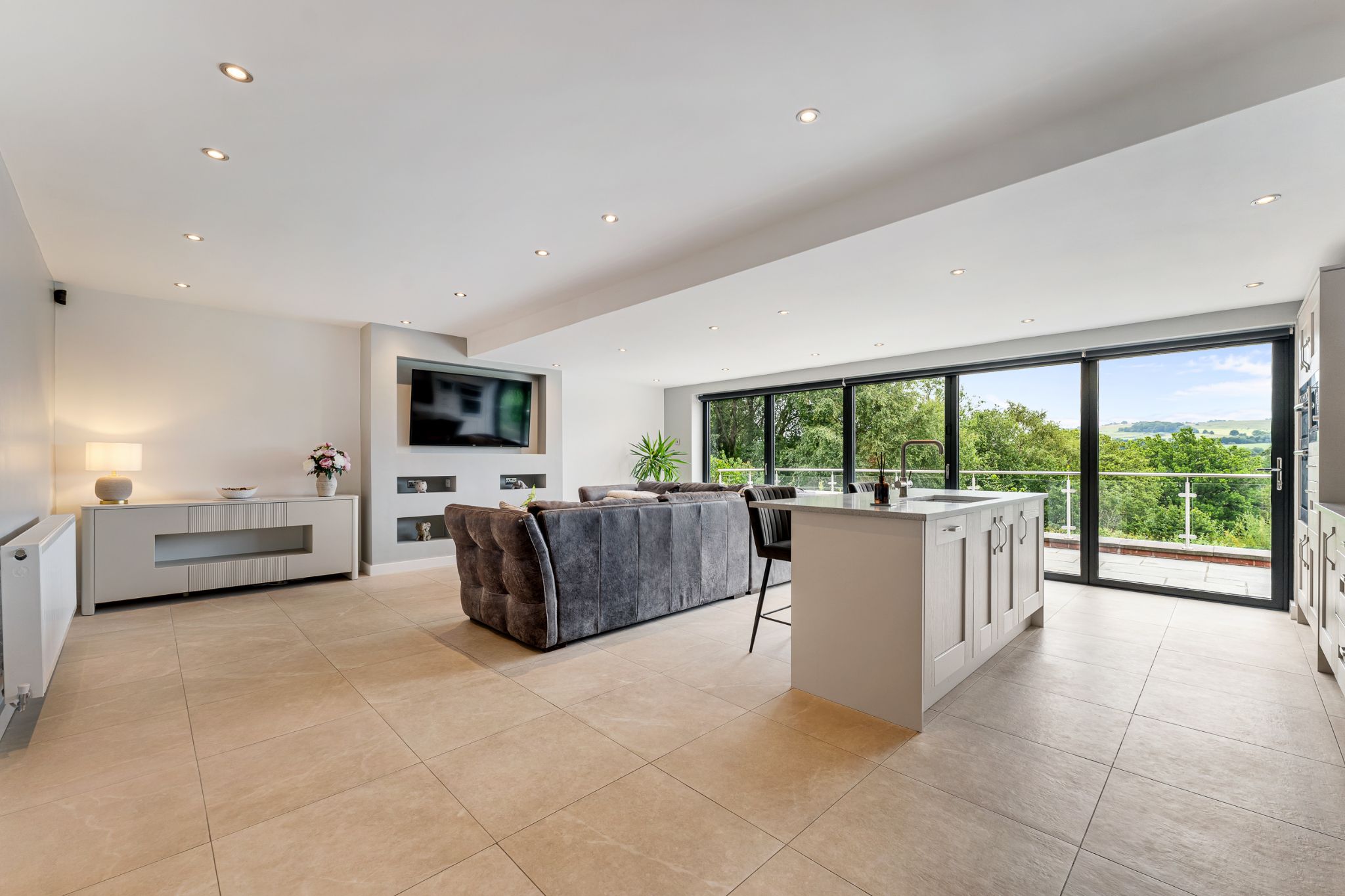 3 bedroom detached house SSTC in Bolton - Photograph 10.