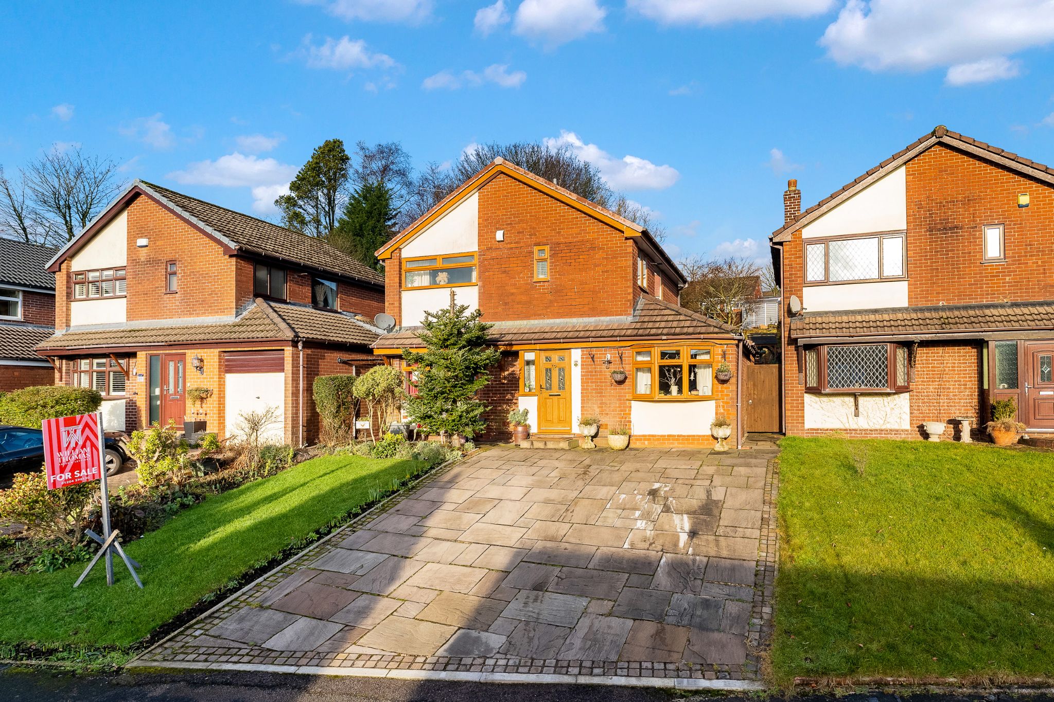 3 bedroom detached house Sale Agreed in Bolton - Photograph 4.