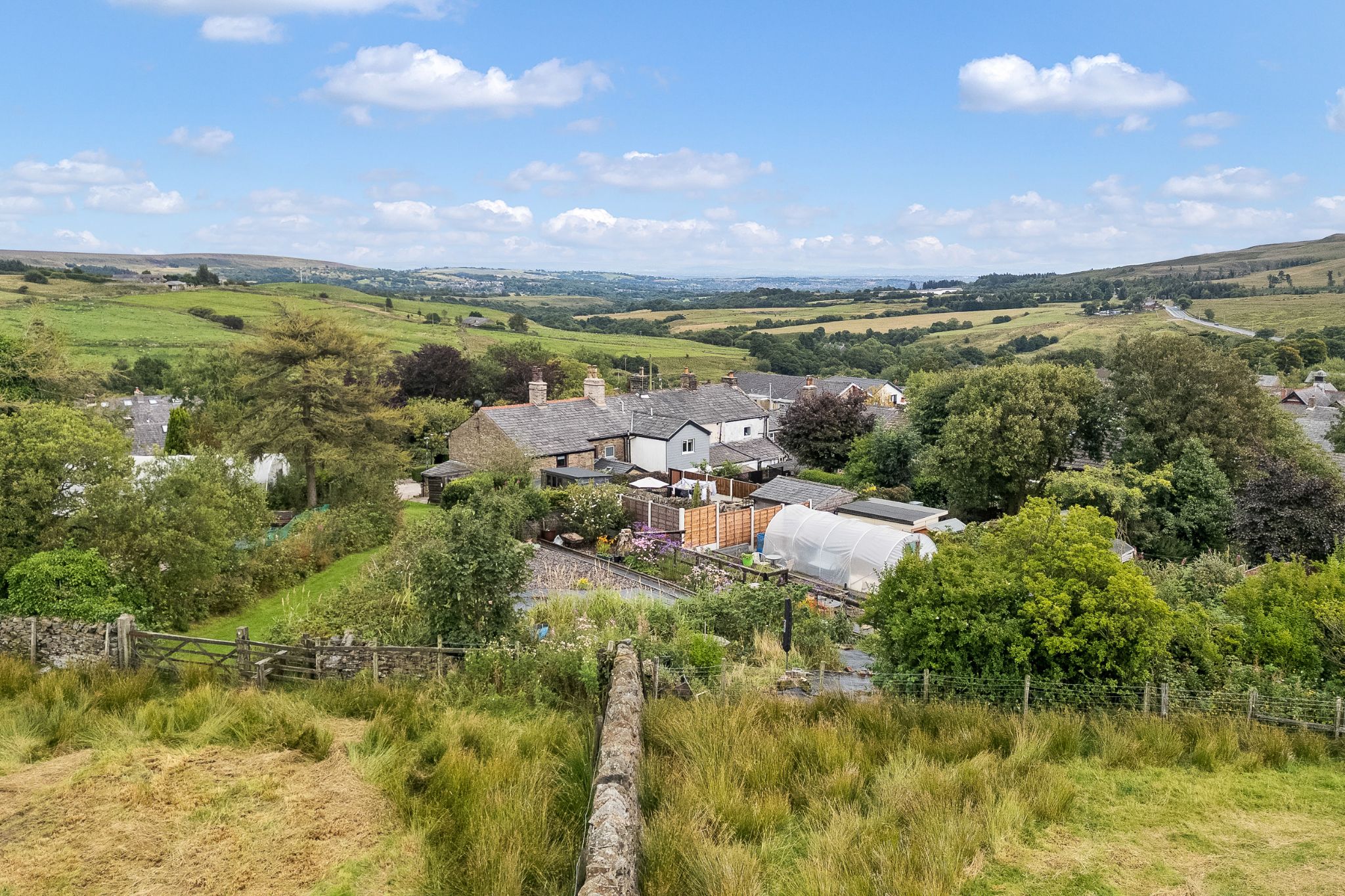 2 bedroom cottage house Sale Agreed in Bolton - Photograph 3.