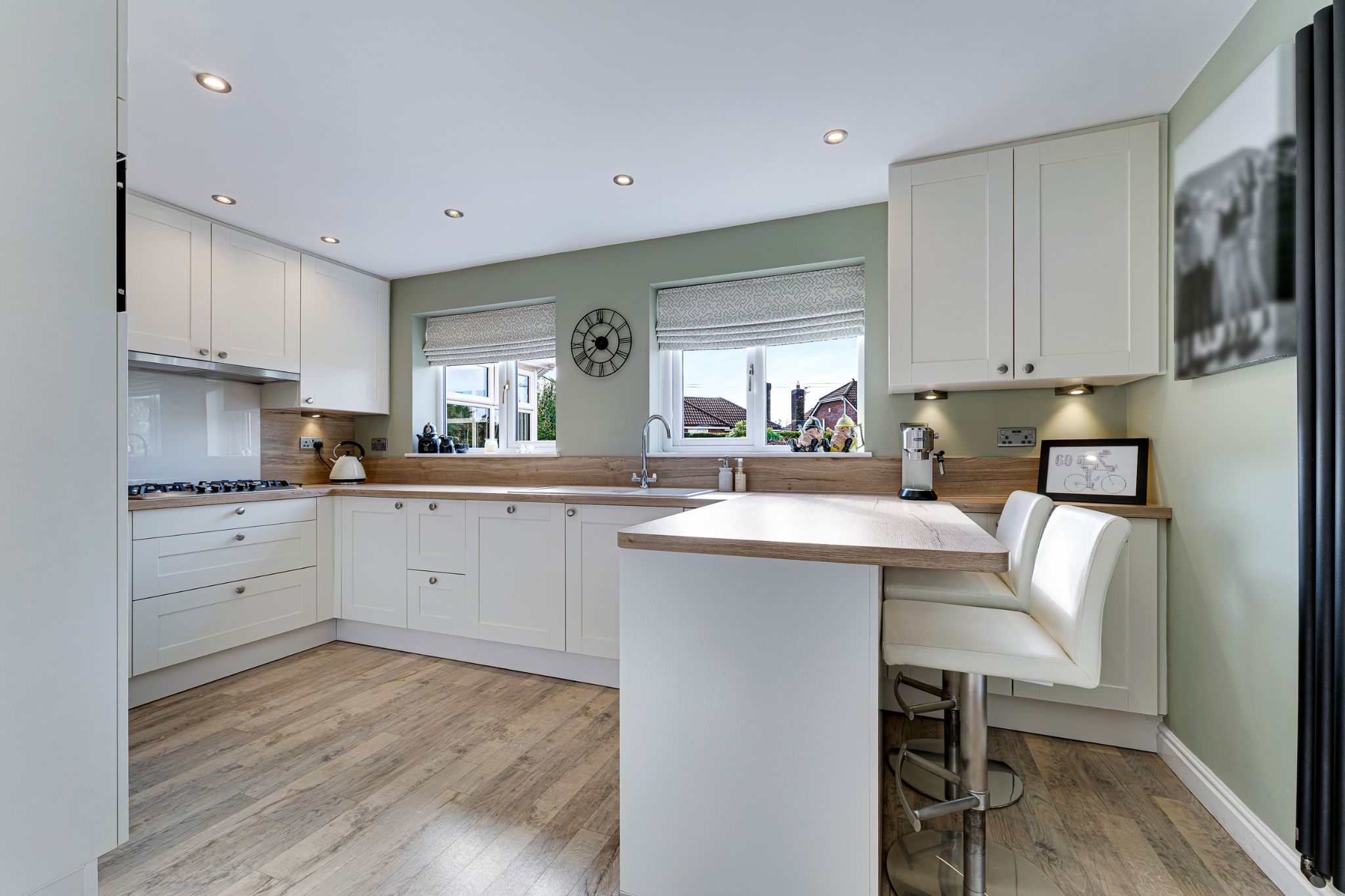 4 bedroom detached house Sale Agreed in Bolton - Photograph 16.