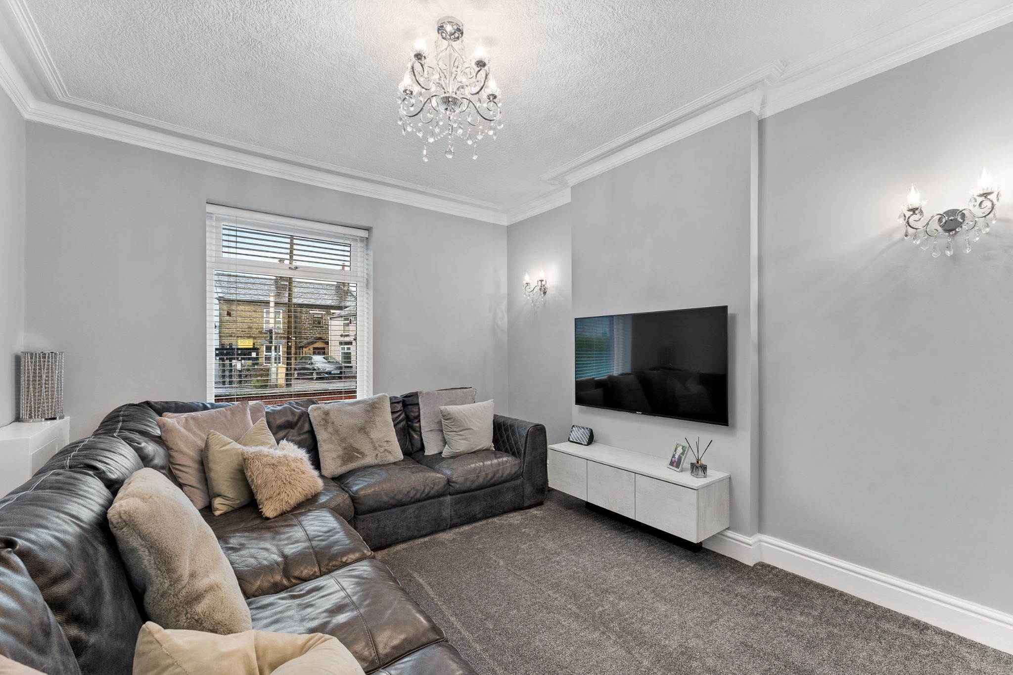 3 bedroom end terraced house Sale Agreed in Bolton - Photograph 7.