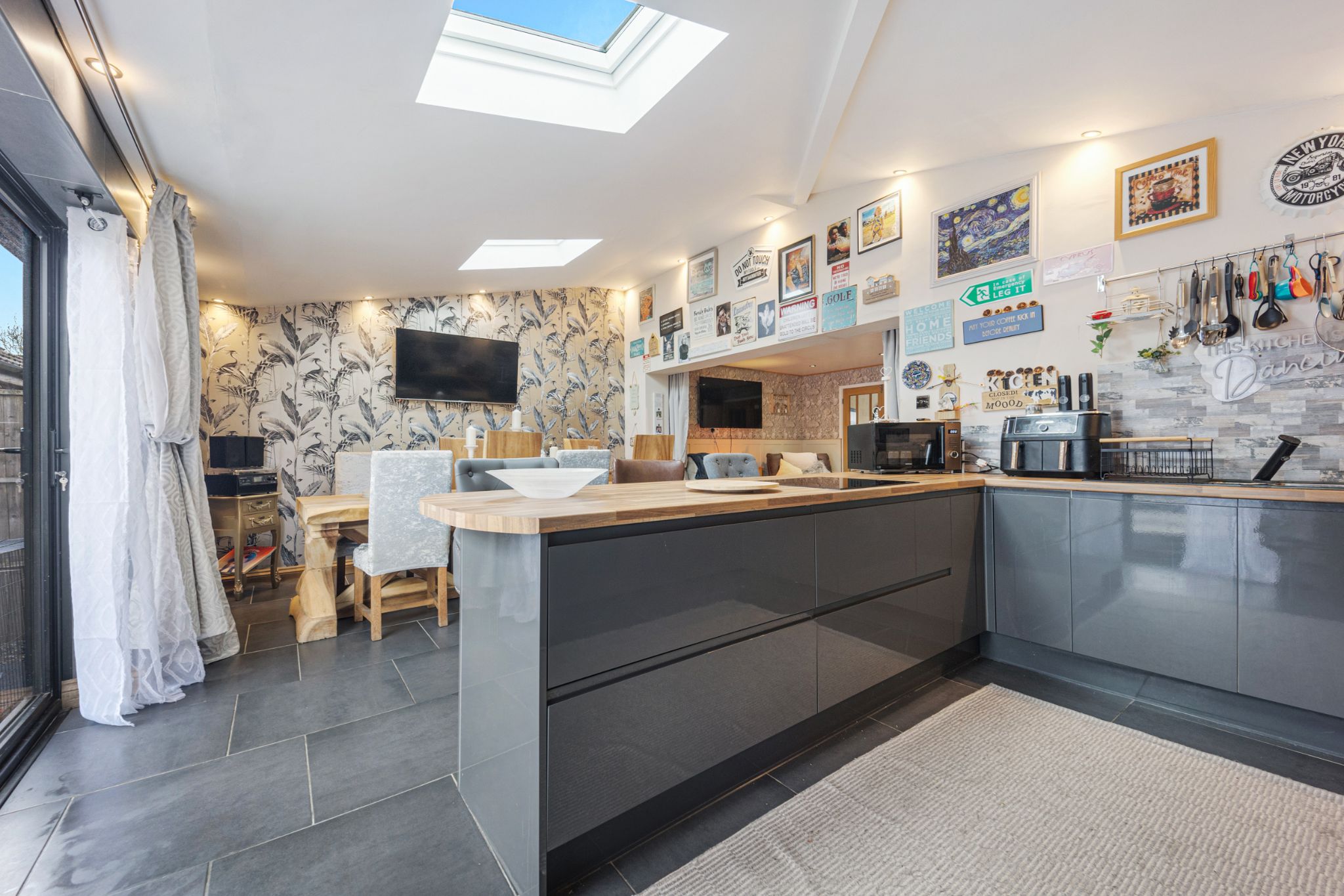 4 bedroom semi-detached house For Sale in Bolton - Photograph 10.